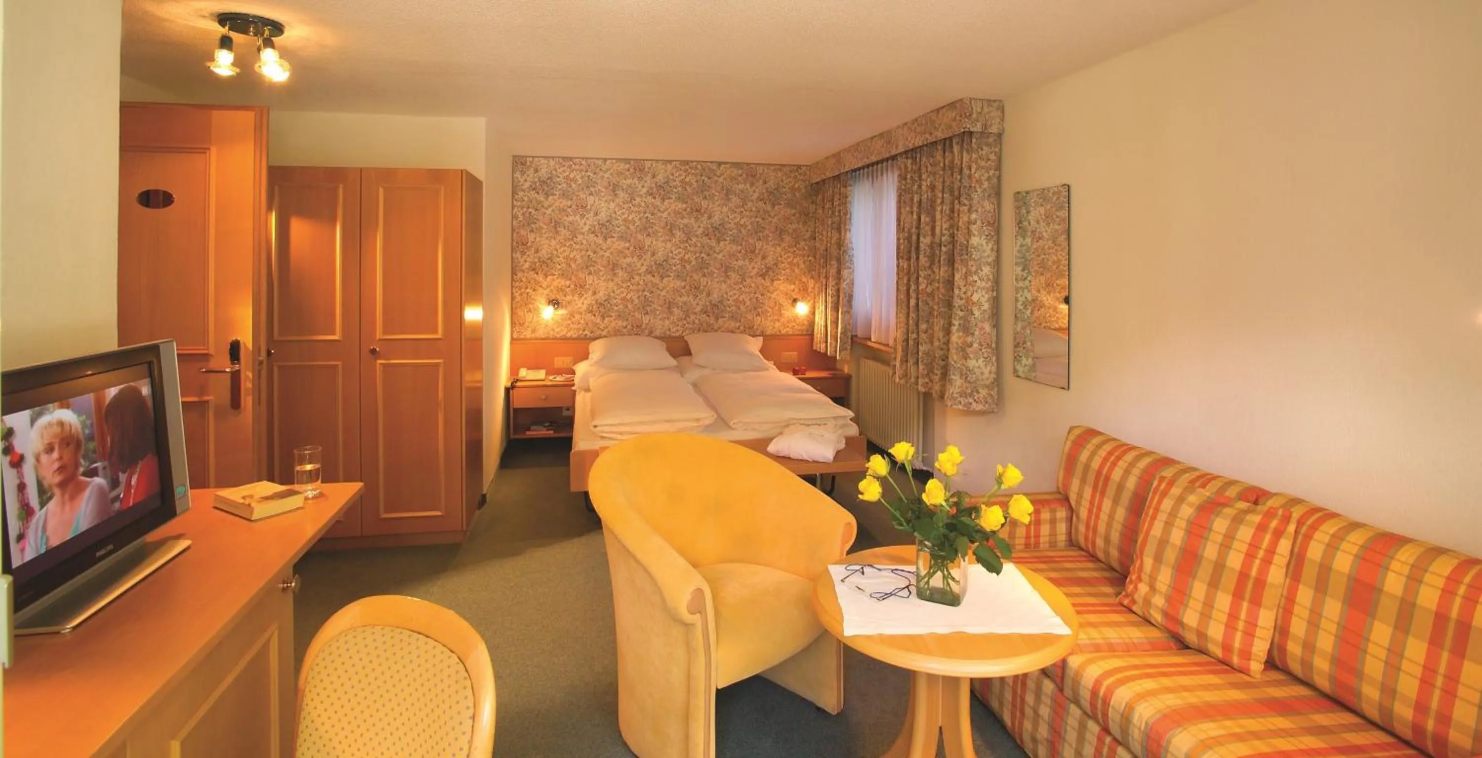 Communal lounge/ TV room in Hotel Metropol & Spa Zermatt