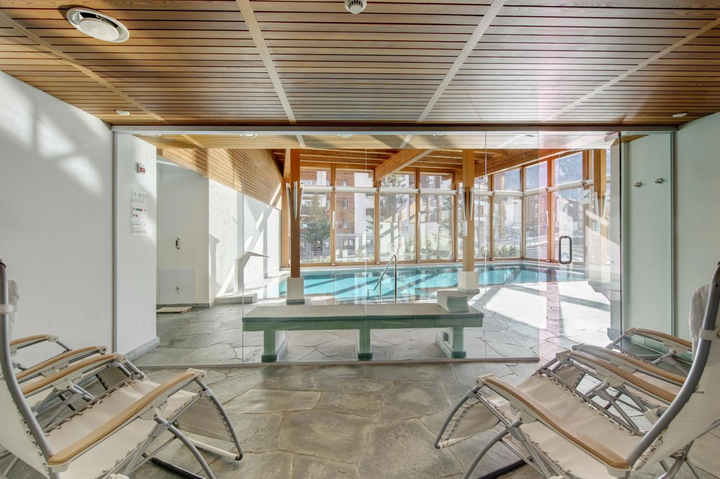 Swimming pool in Hotel Metropol & Spa Zermatt