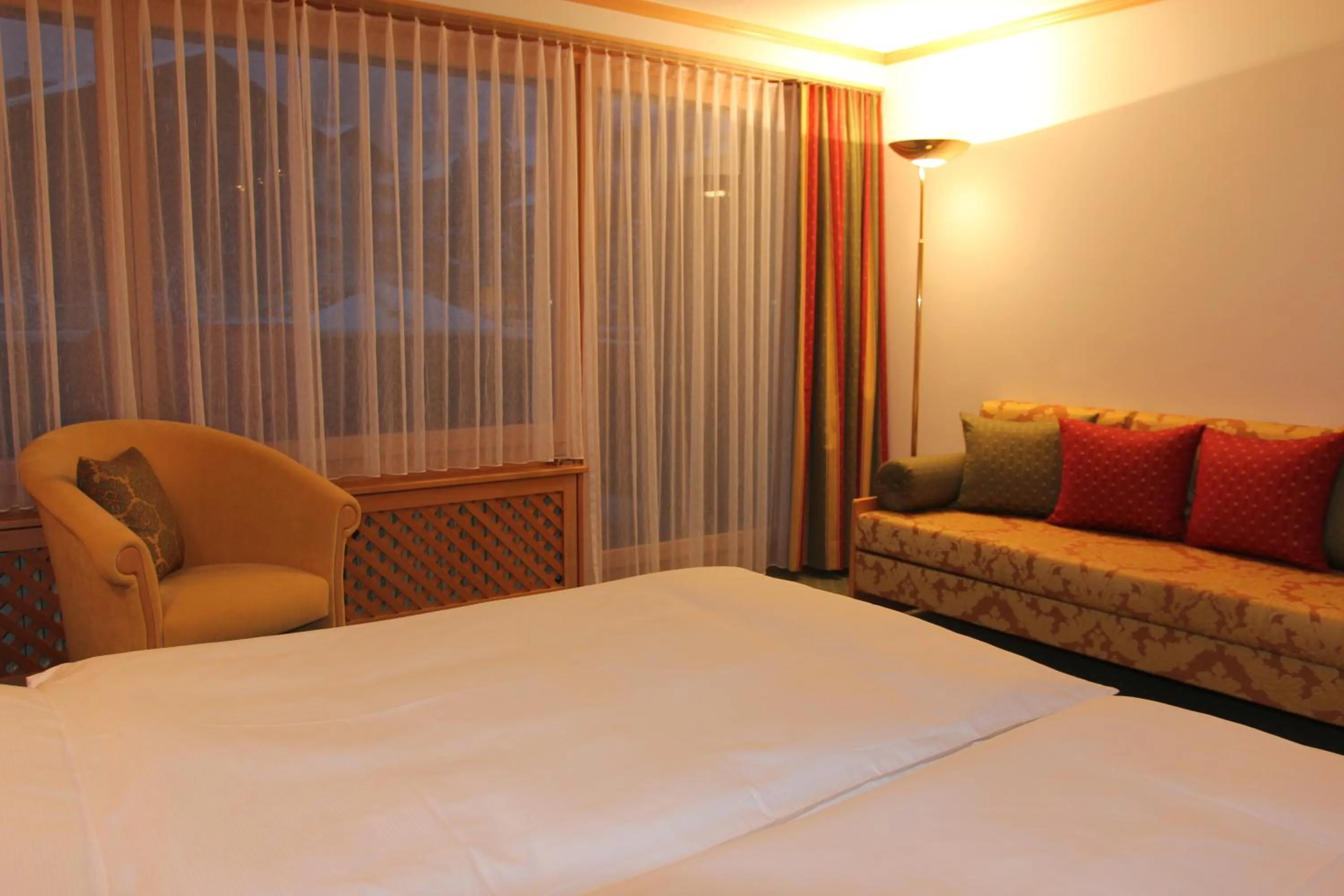 Bed in Hotel Metropol & Spa Zermatt