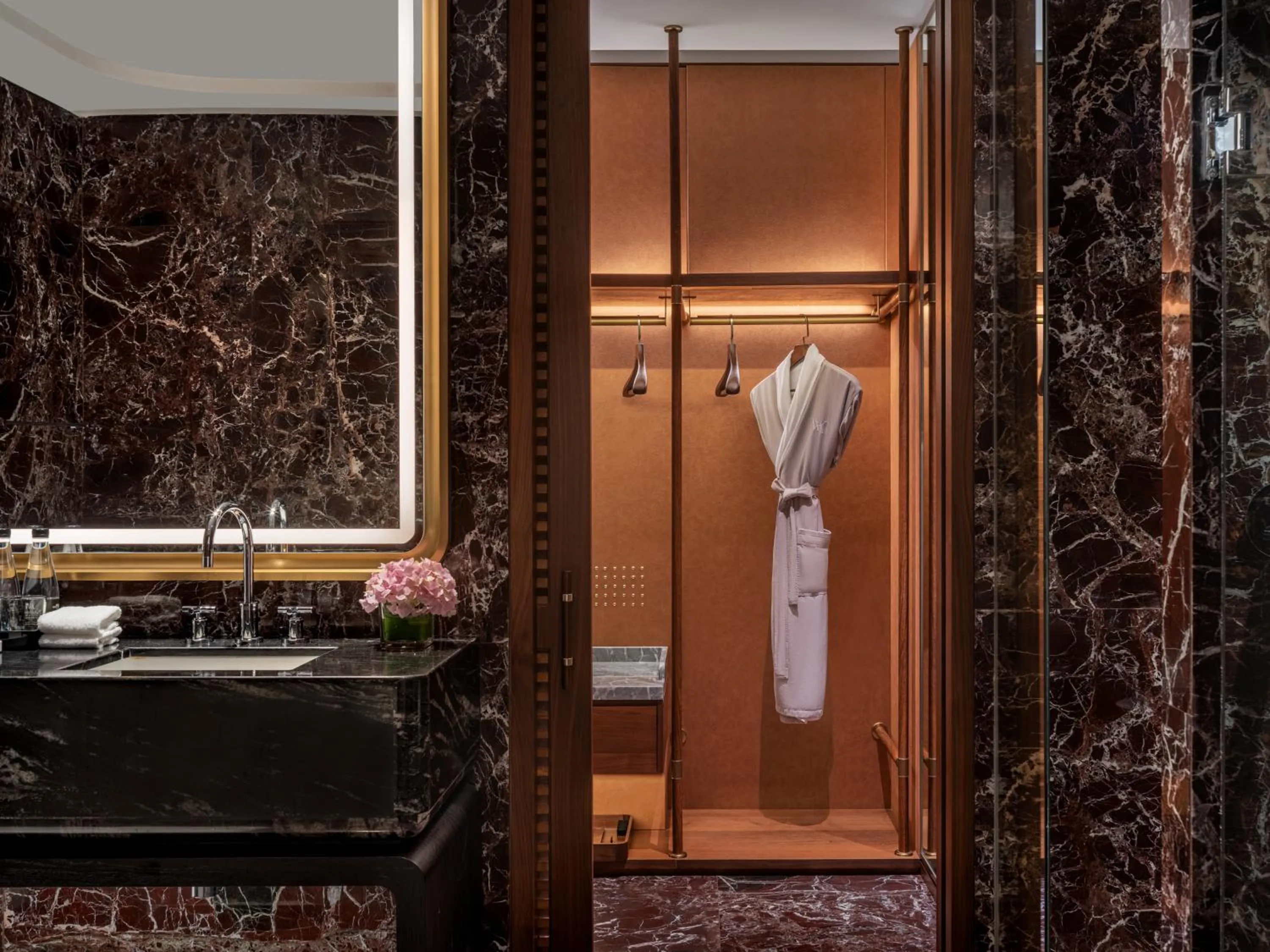 locker in Waldorf Astoria Xiamen