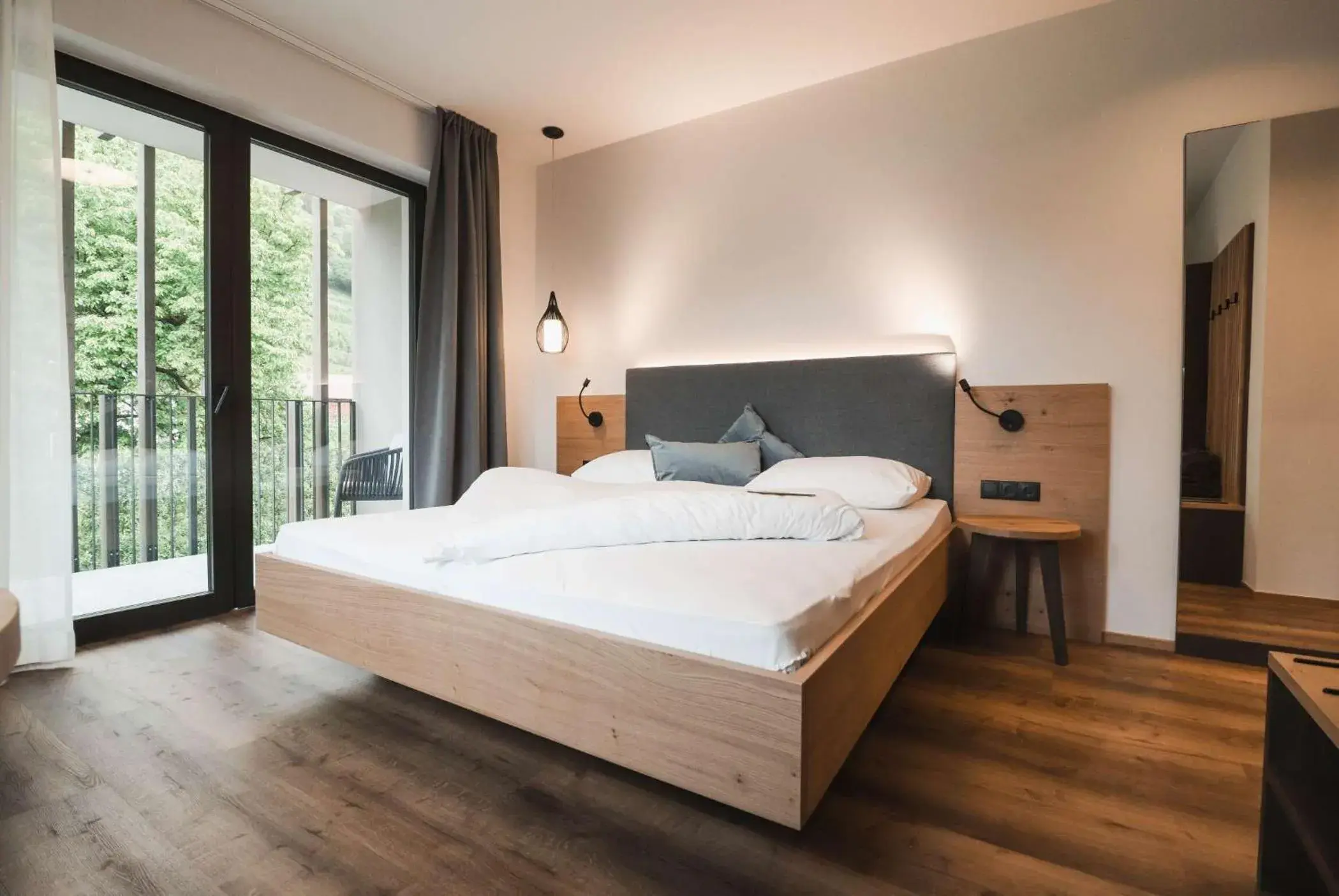 Double Room with Balcony in Guesthouse Karnatsch Double Room with Balcony in Guesthouse Karnatsch