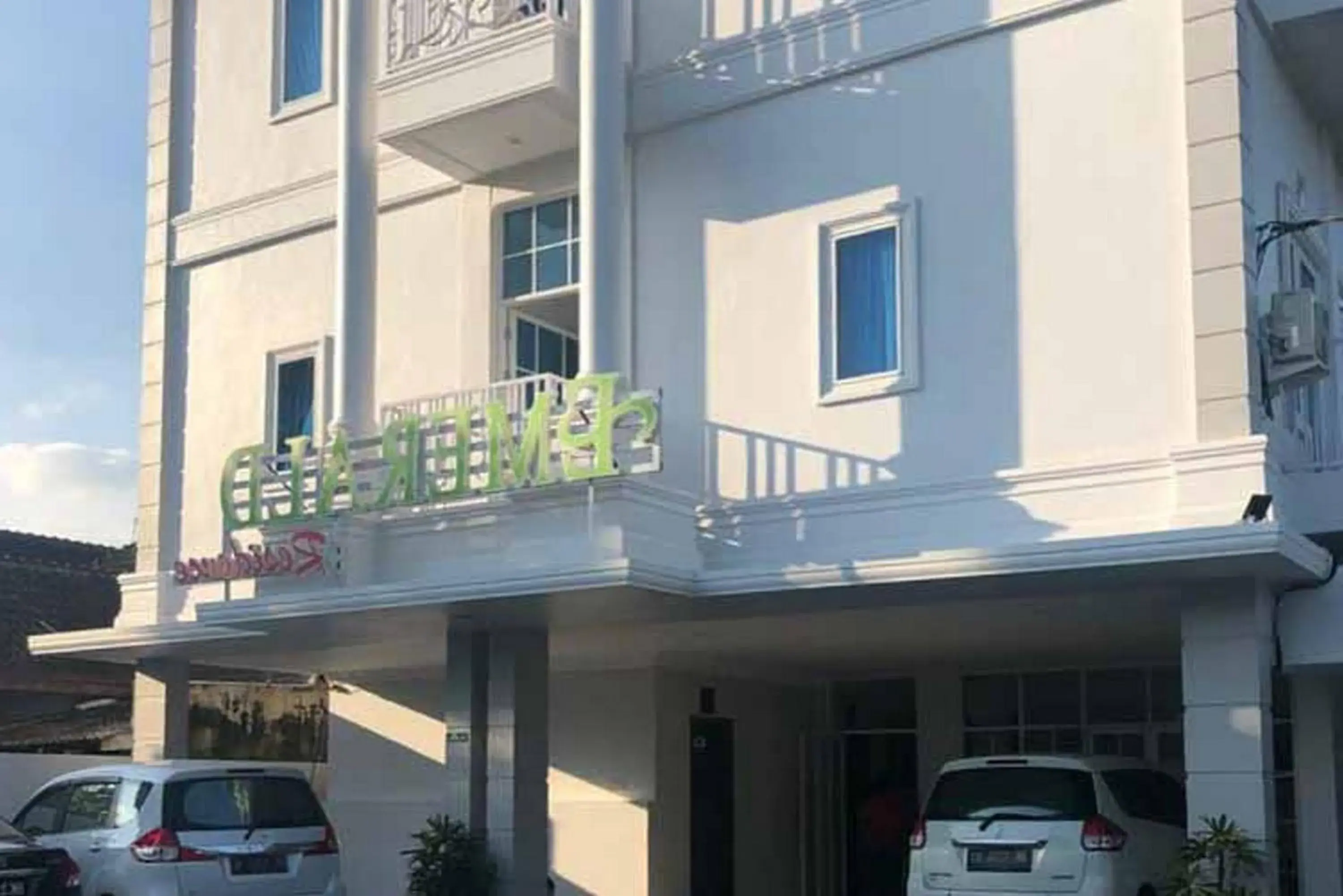 Property logo or sign in RedDoorz near RS USU Medan 3 Property logo or sign in RedDoorz near RS USU Medan 3