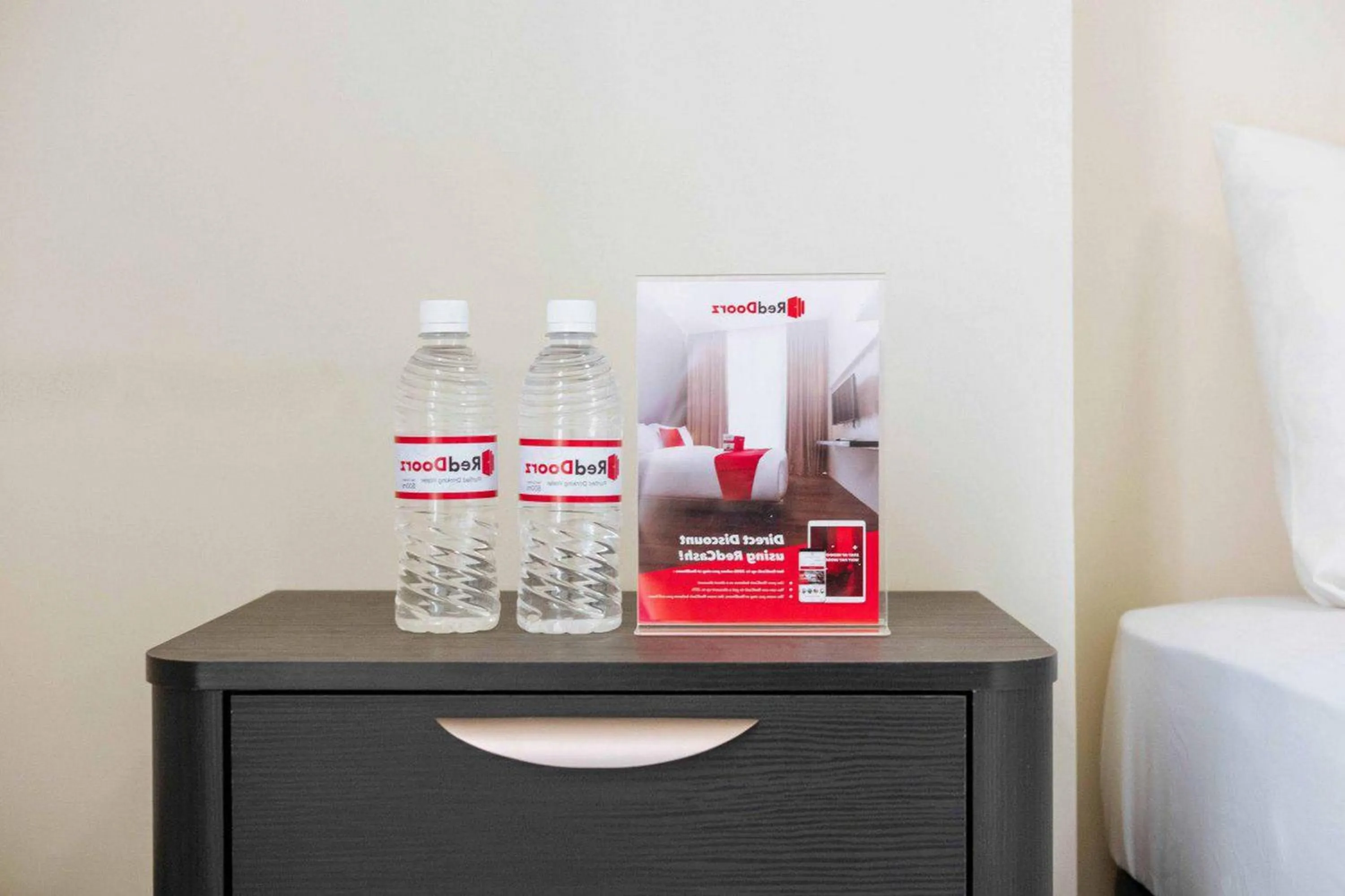 Facade/entrance in RedDoorz near RS USU Medan 3