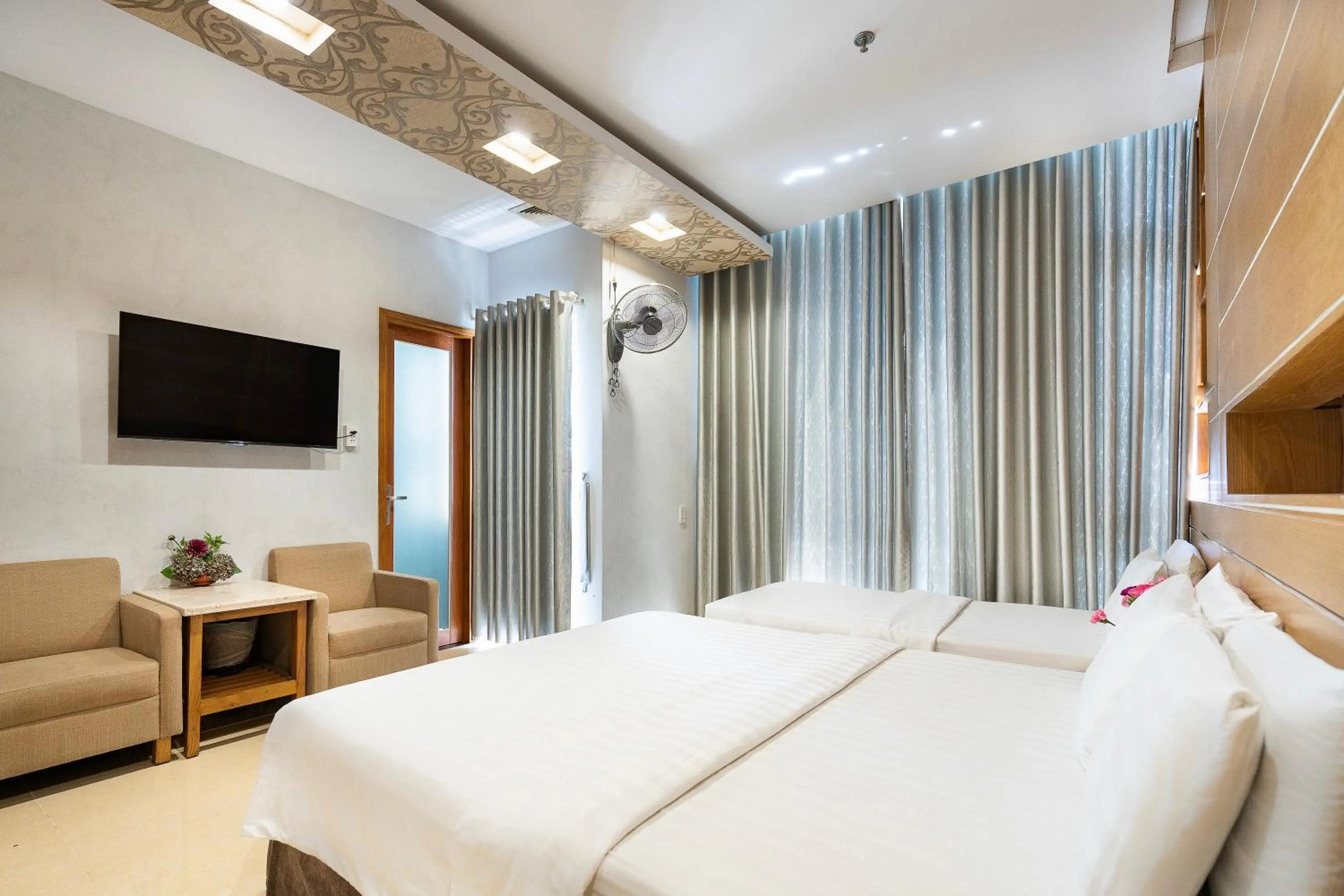 Photo of the whole room, Bed in Lucky Star Hotel Nguyen Trai Q5