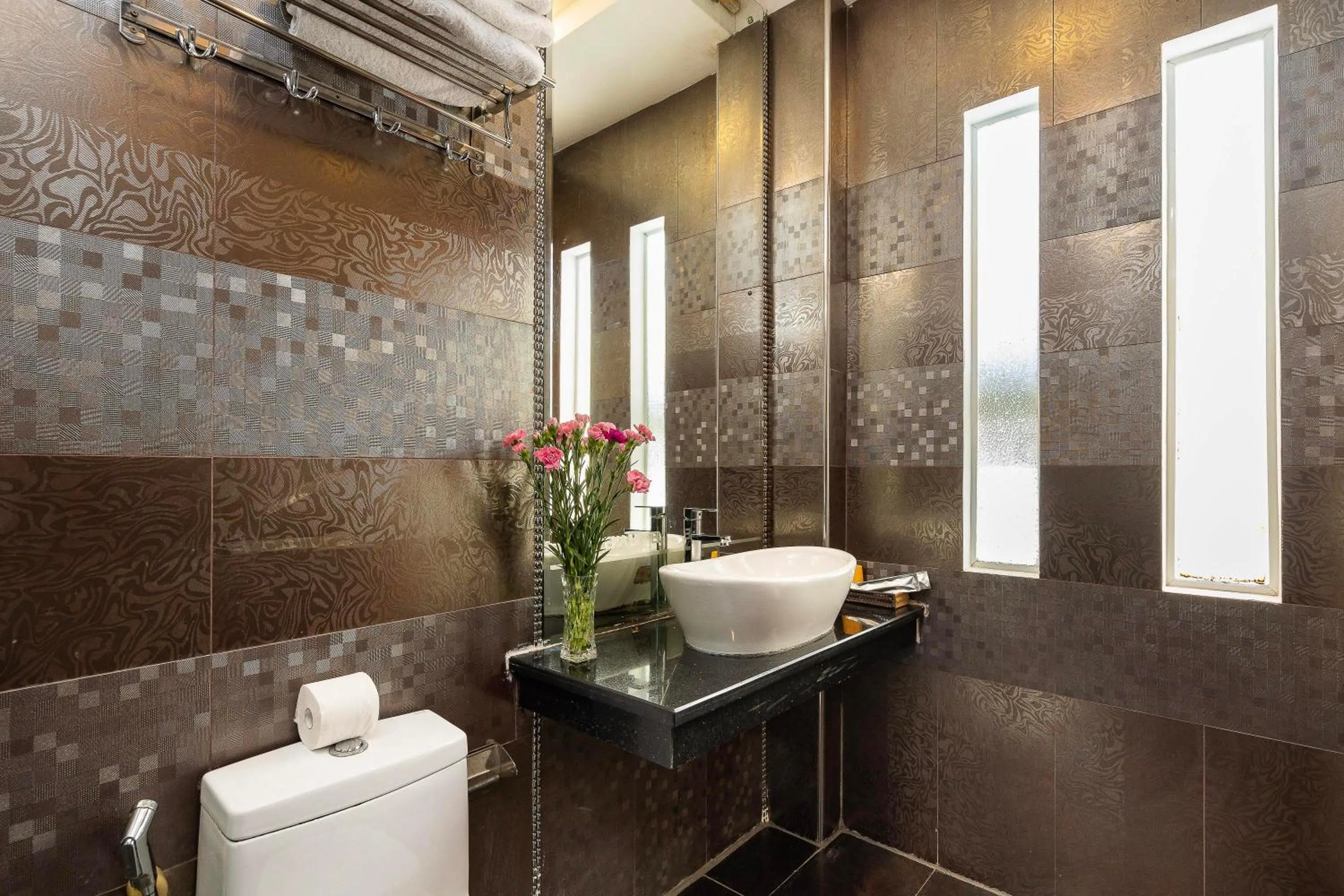 Bathroom in Lucky Star Hotel Nguyen Trai Q5