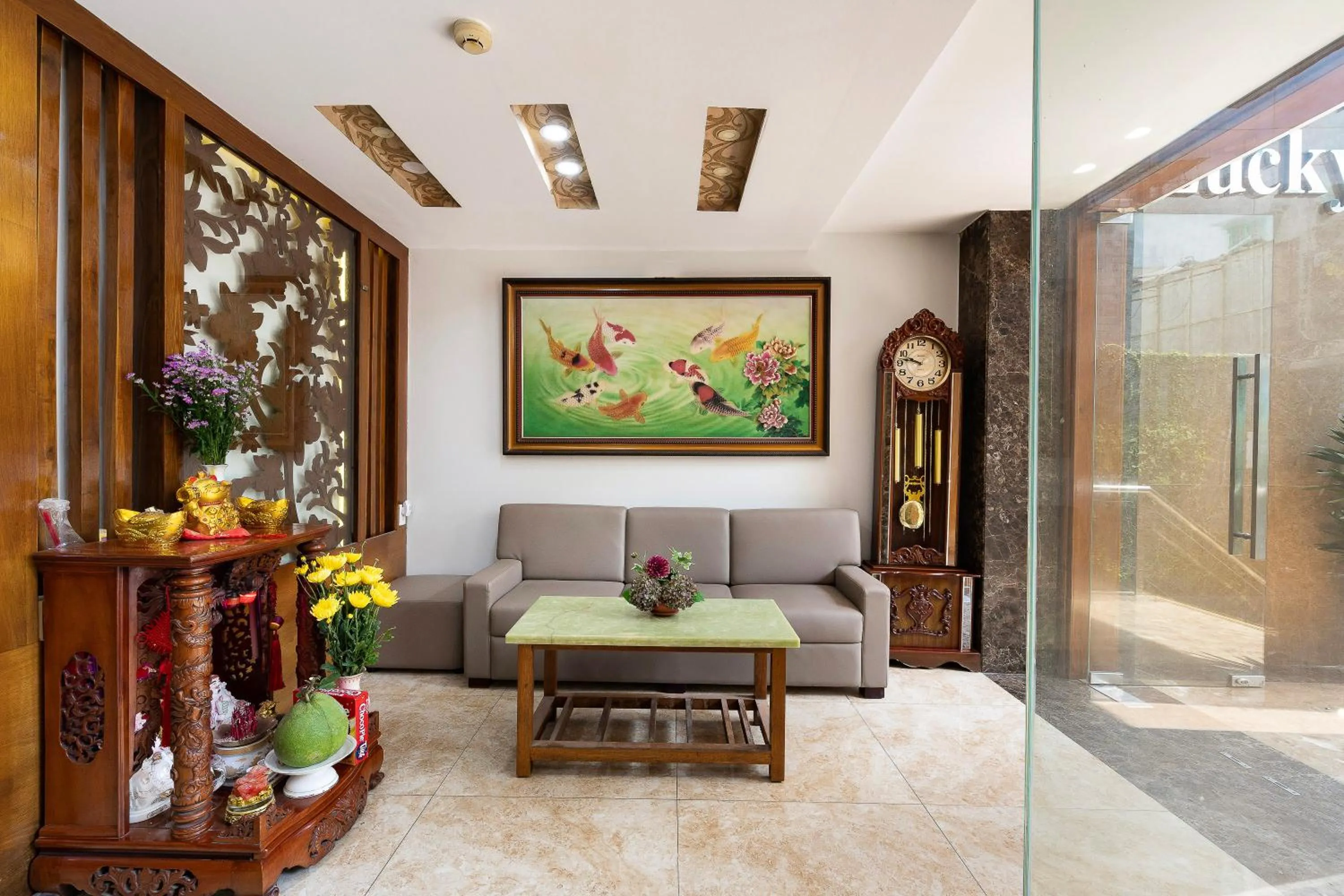 Seating area in Lucky Star Hotel Nguyen Trai Q5