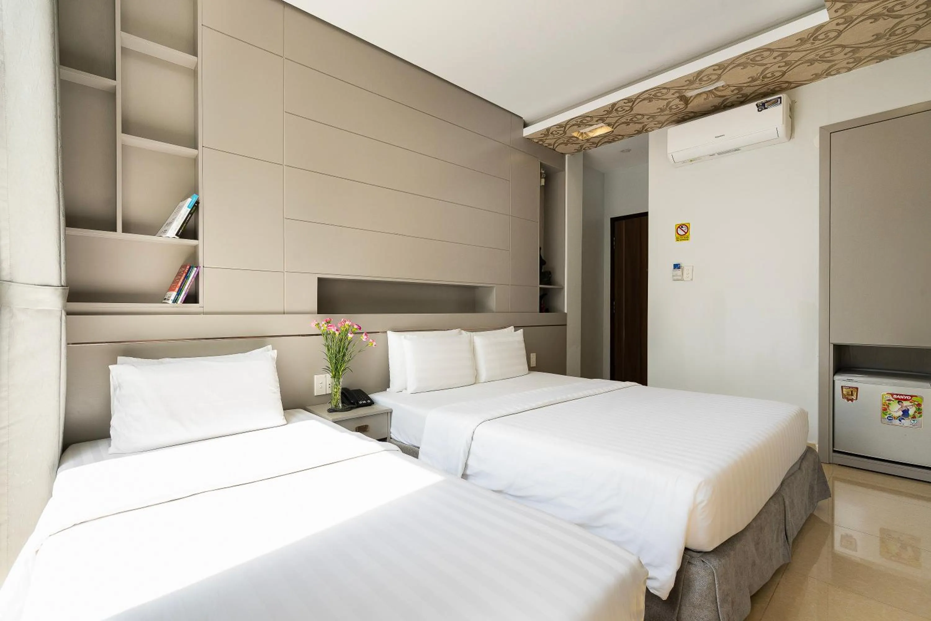 Photo of the whole room, Bed in Lucky Star Hotel Nguyen Trai Q5