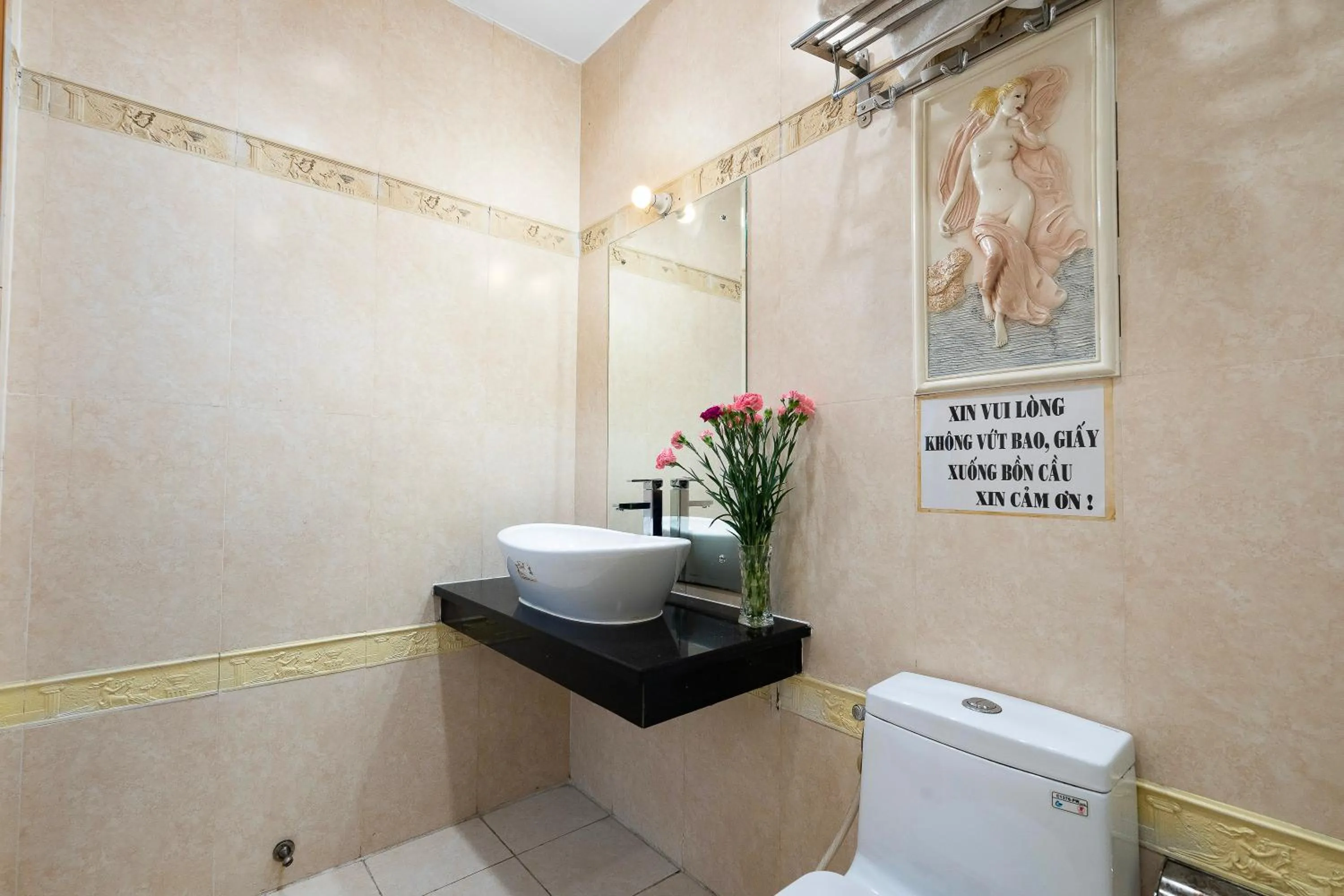 Bathroom in Lucky Star Hotel Nguyen Trai Q5