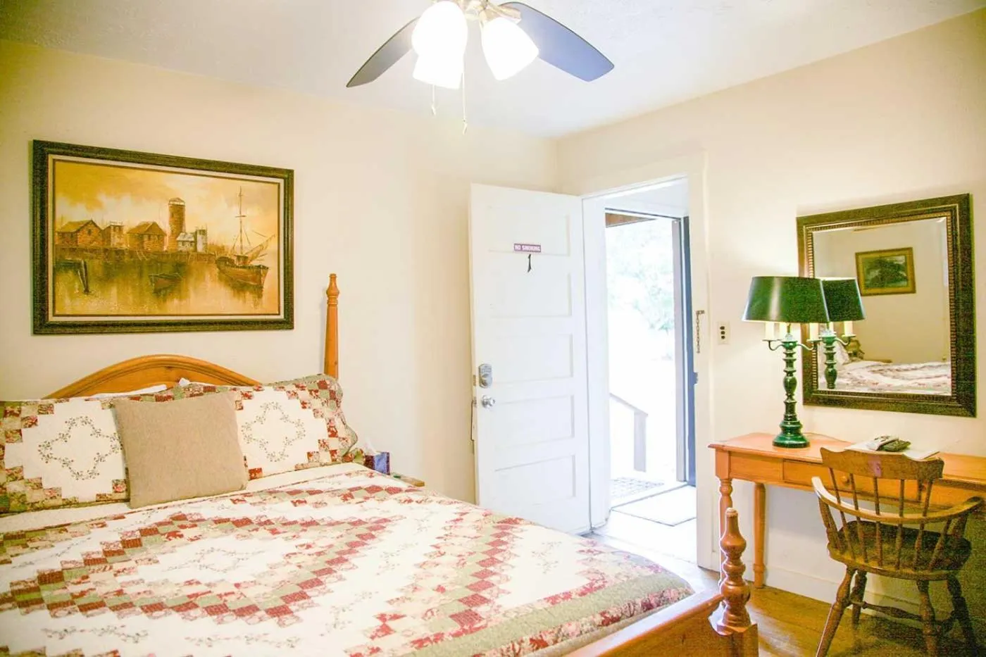 Bedroom, Bed in Shiner Country Inn