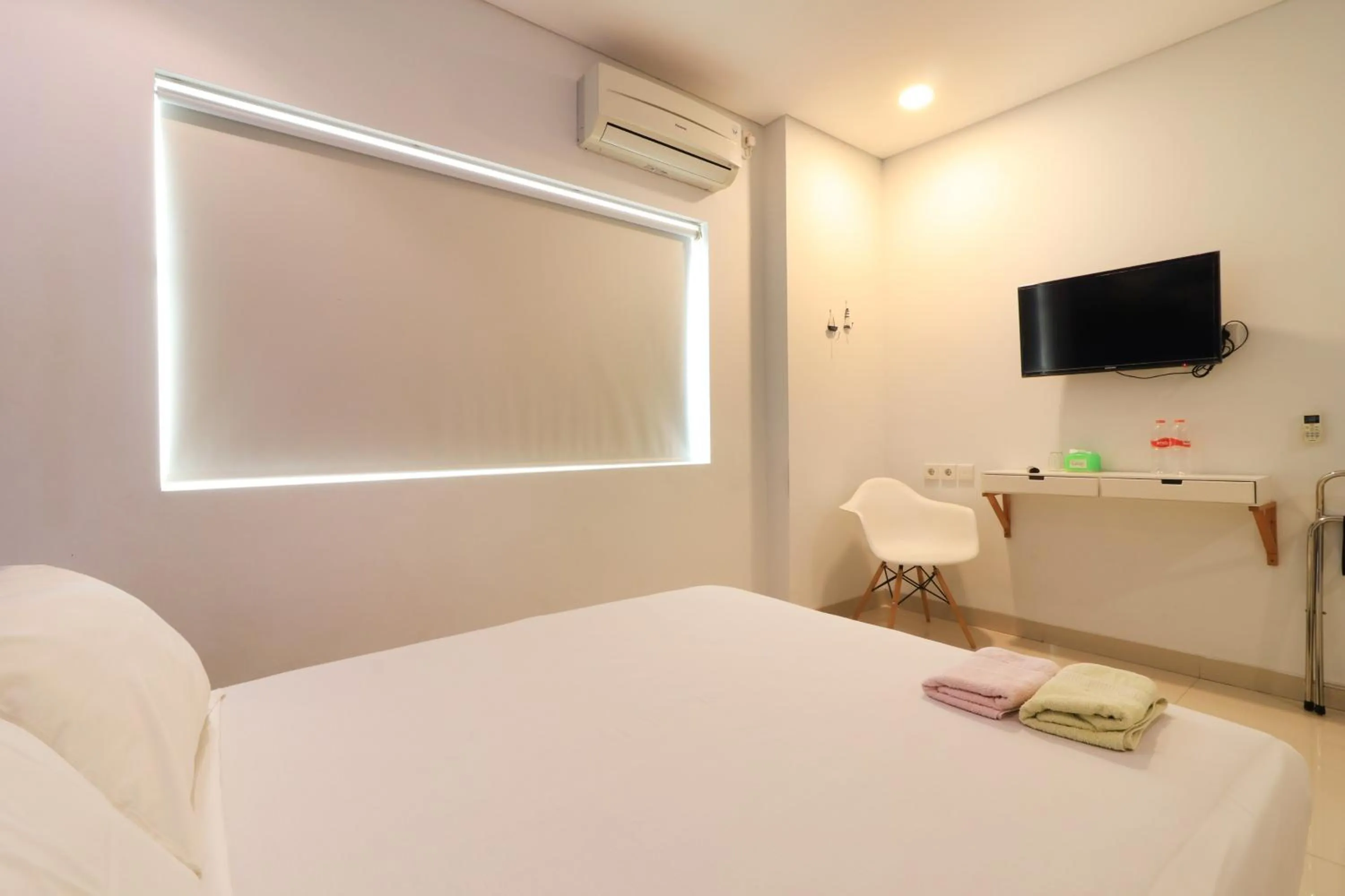 Bedroom, Bed in Locus Rooms