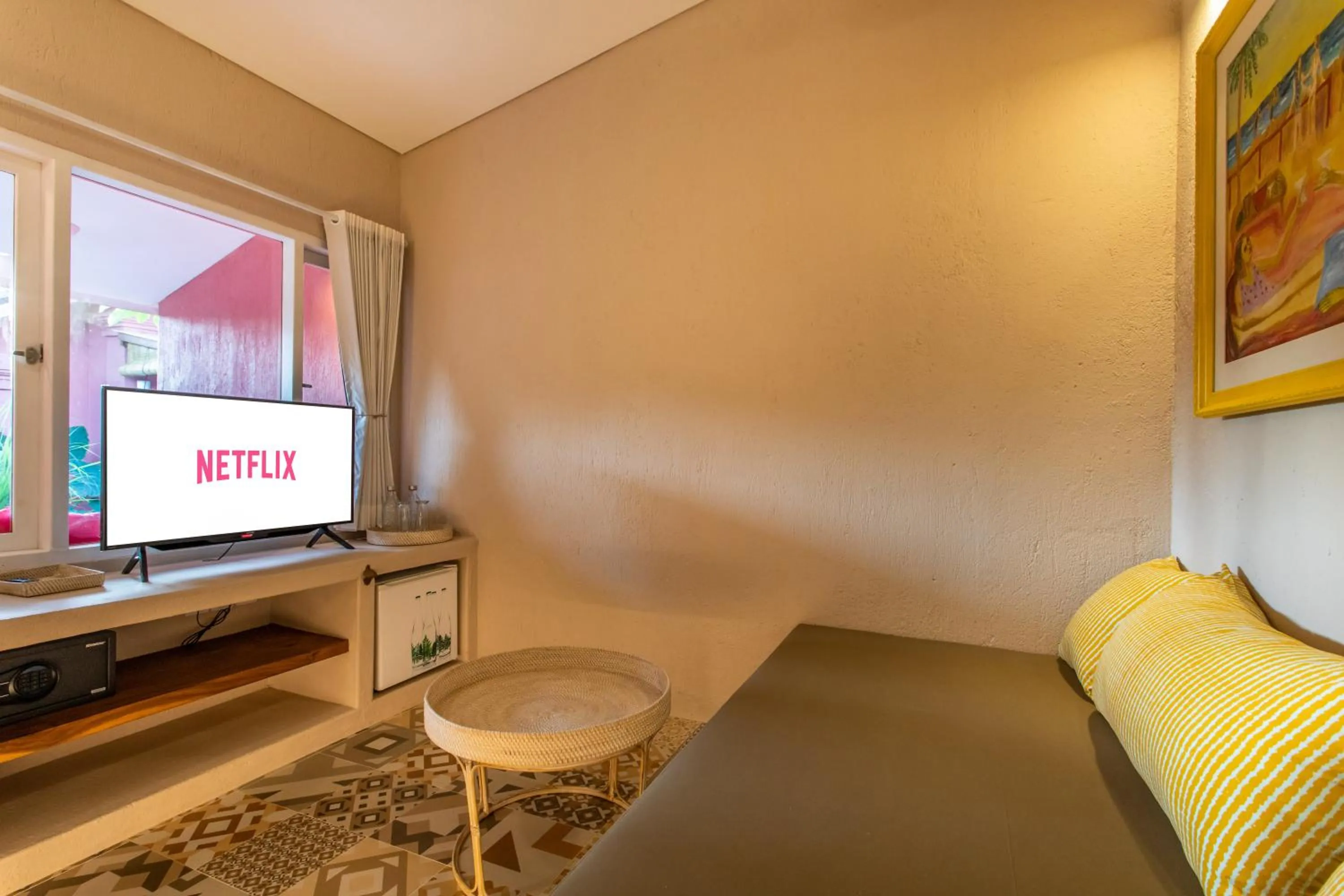 TV and multimedia in PinkPrivate Sanur - for Cool Adults Only