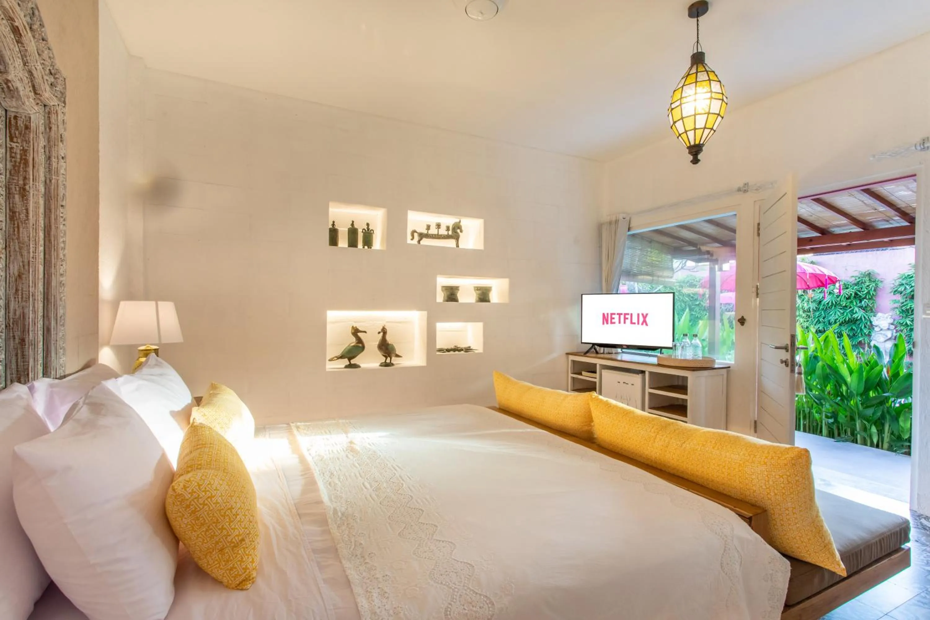 TV and multimedia, Bed in PinkPrivate Sanur - for Cool Adults Only