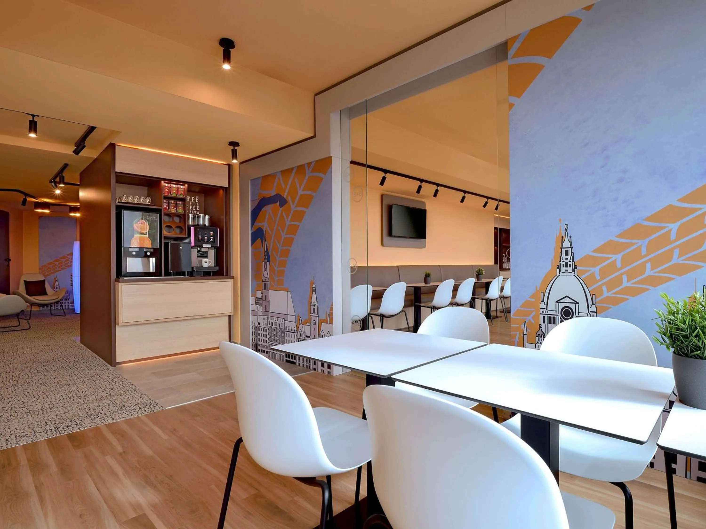 Photo of the whole room in B&B Hotel Hannover-City