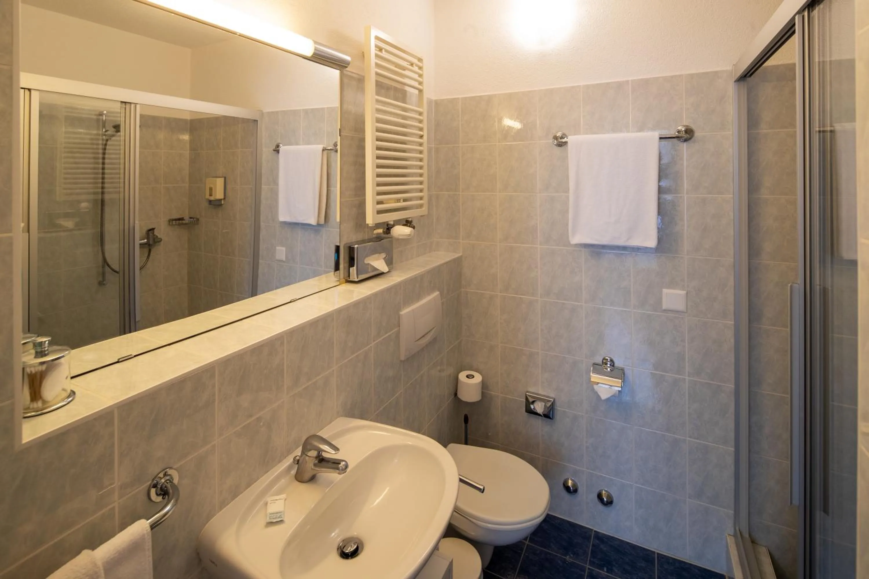 Shower in Hotel Campione