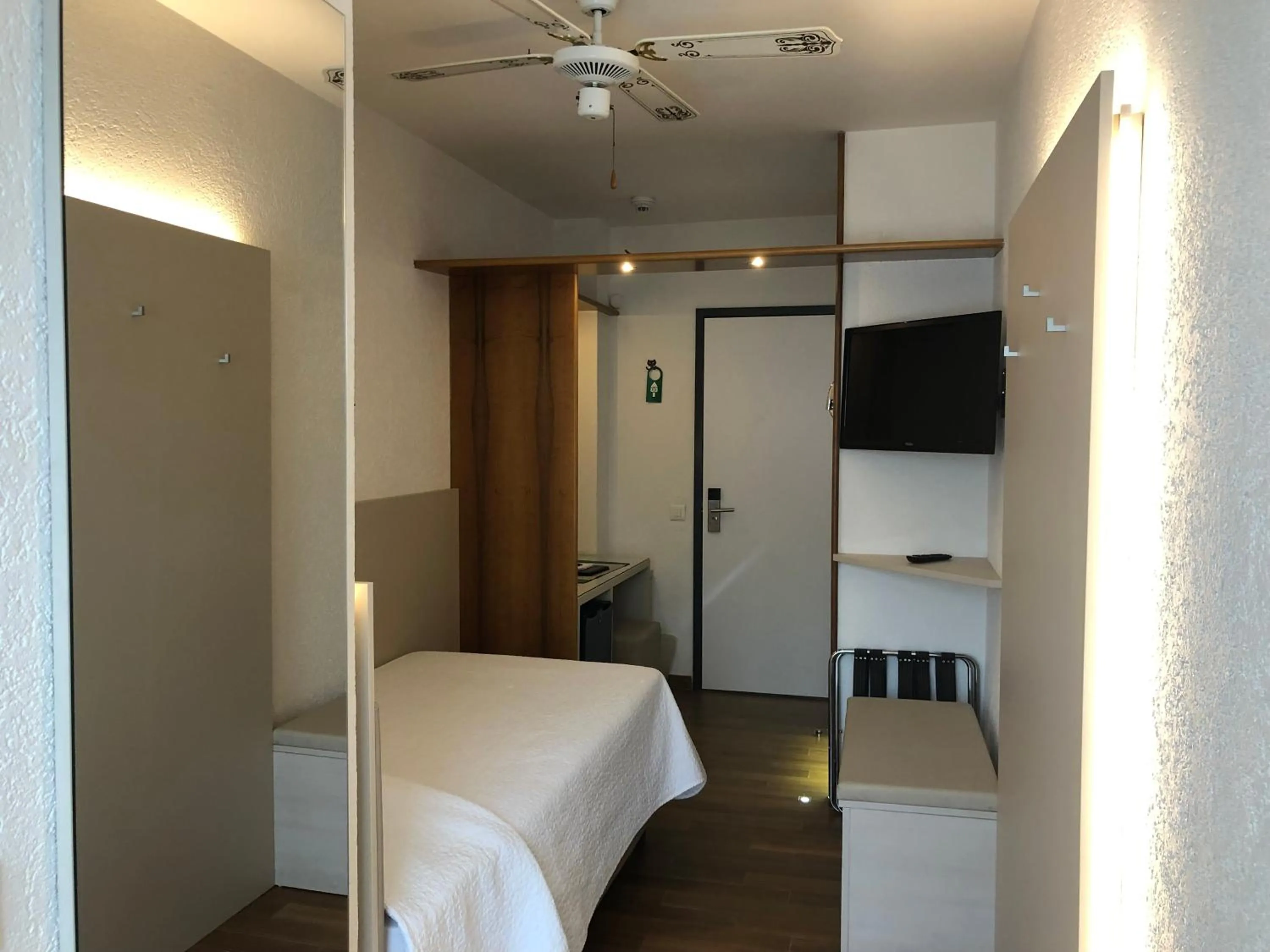 Bedroom, Bed in Hotel Campione