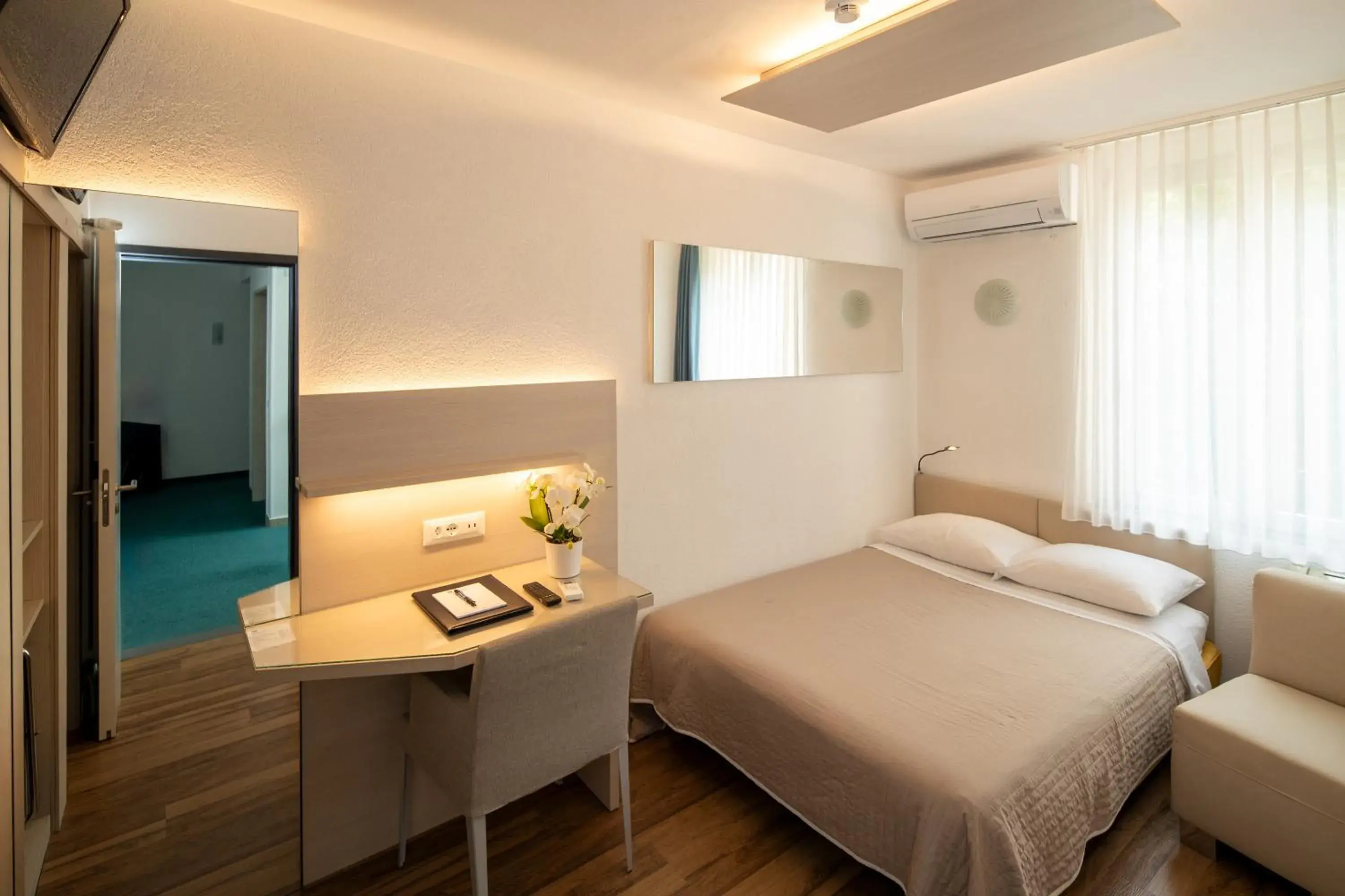 Superior Single Room in Hotel Campione Superior Single Room in Hotel Campione