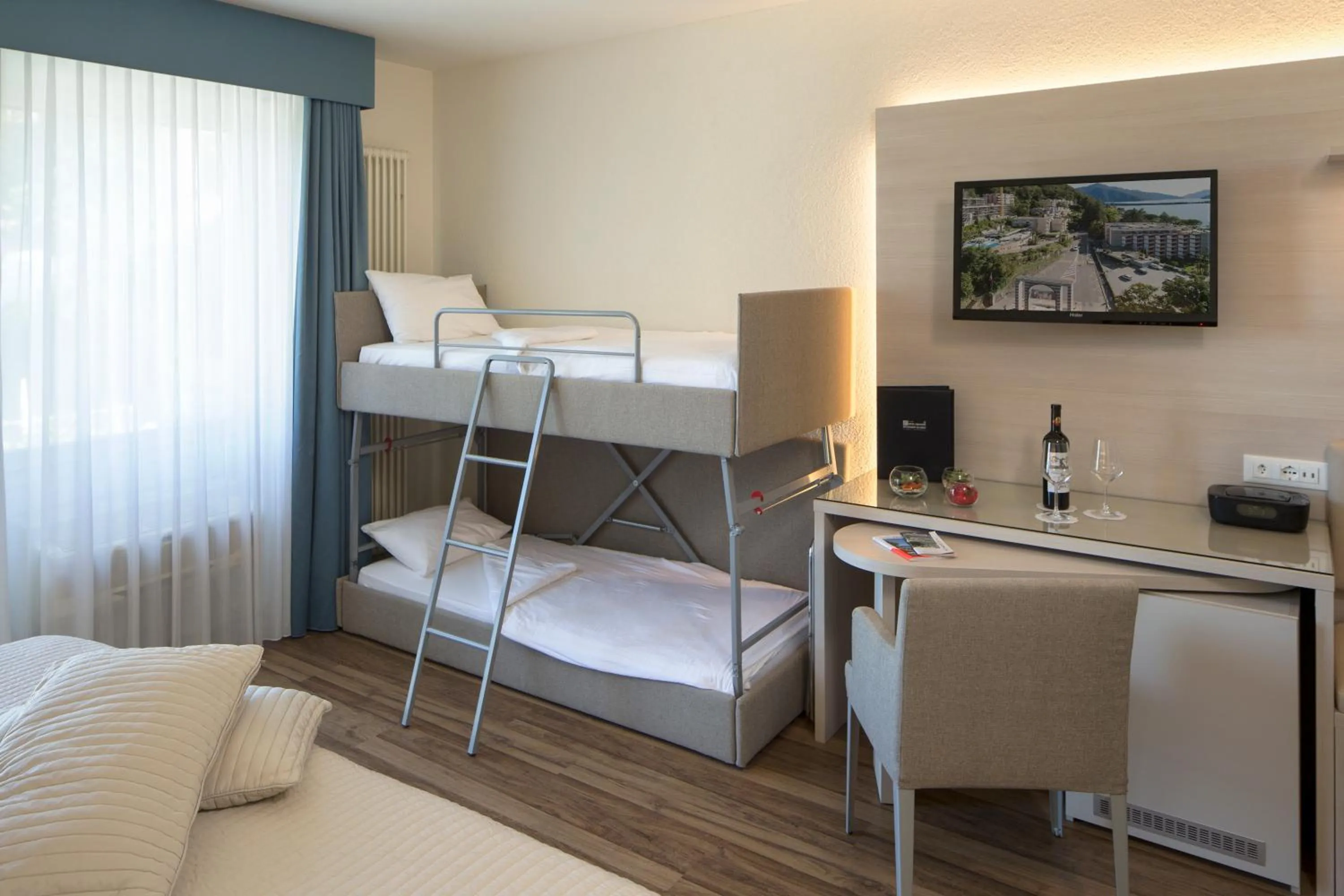 bunk bed, Bed in Hotel Campione
