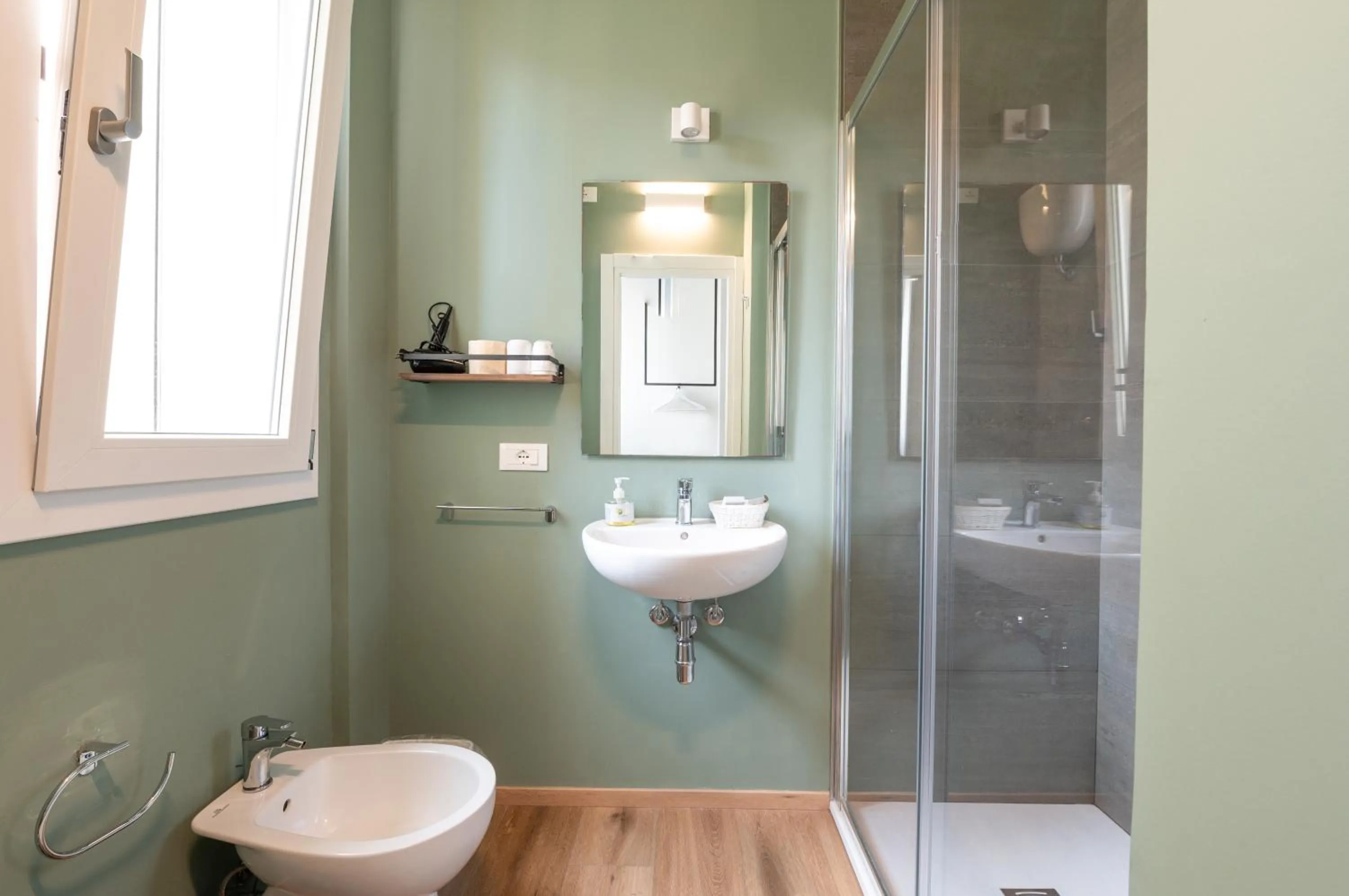 Shower in Hotel Perla