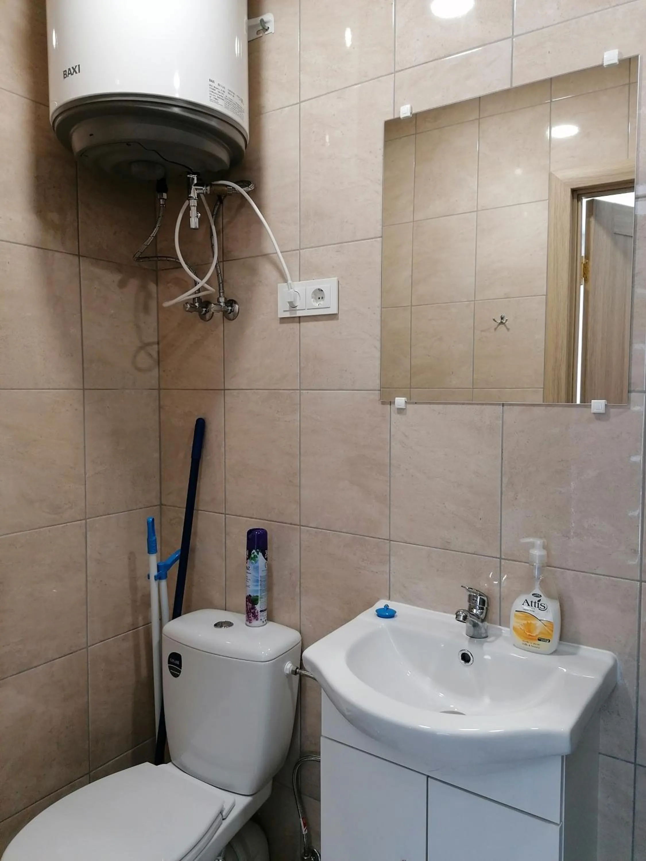 Shower in Poilsio namai Banga Sventojoje