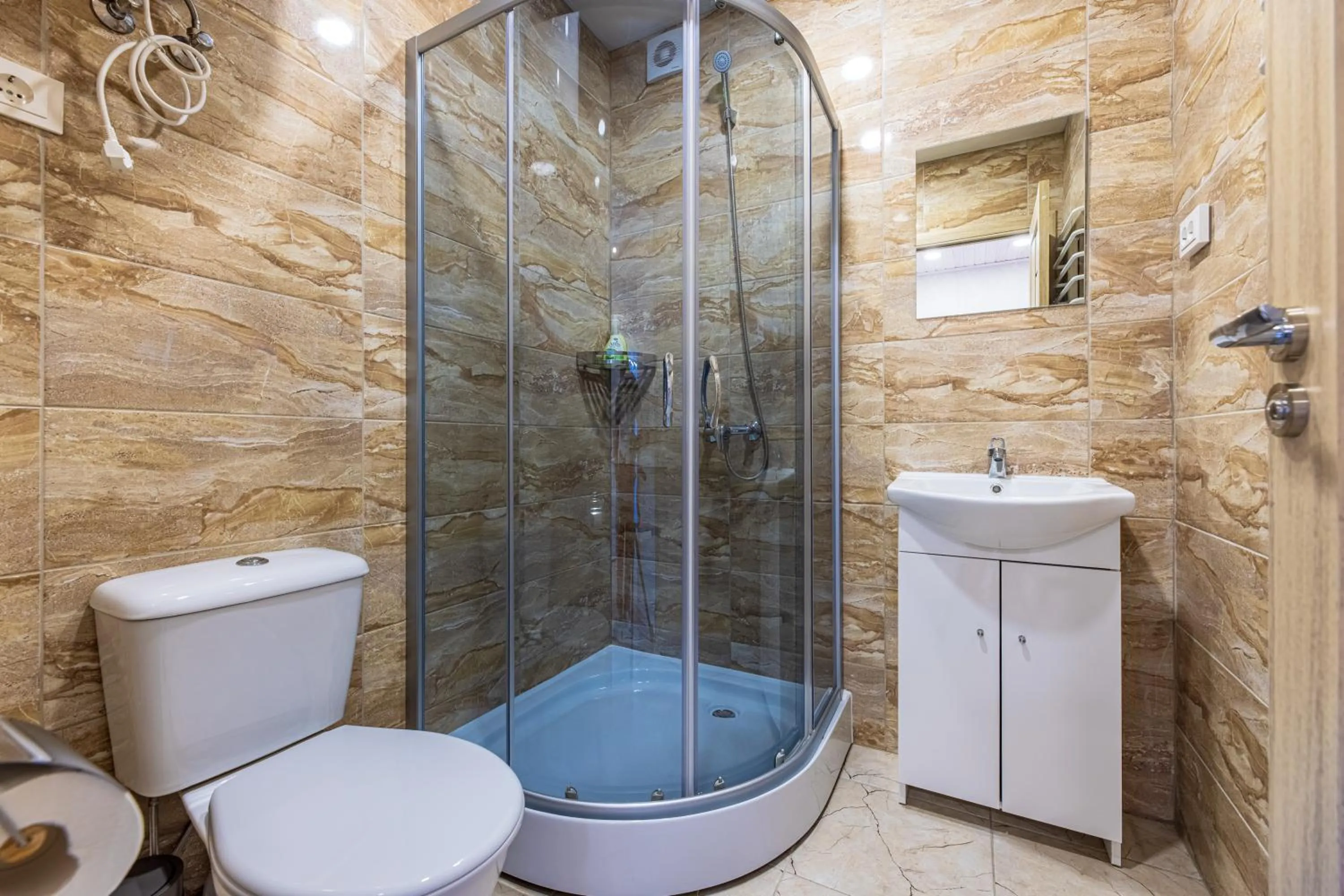 Shower in Poilsio namai Banga Sventojoje