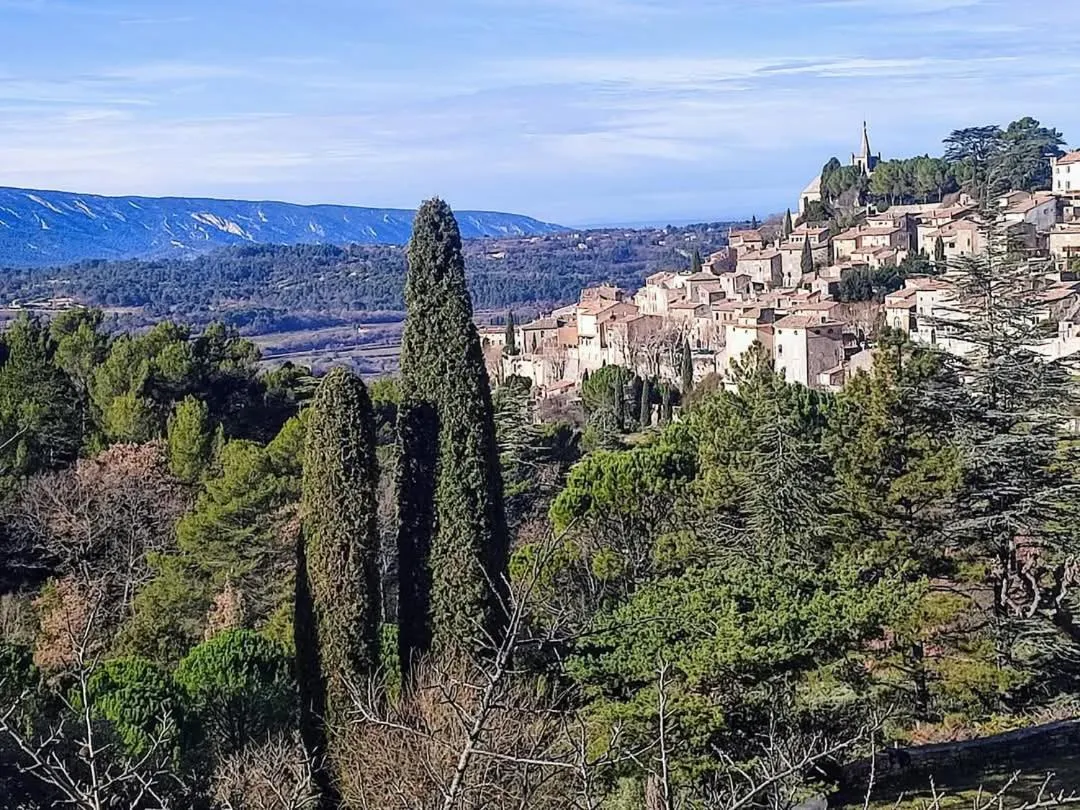 Nearby landmark in la fée viviane et michel l'enchanteur