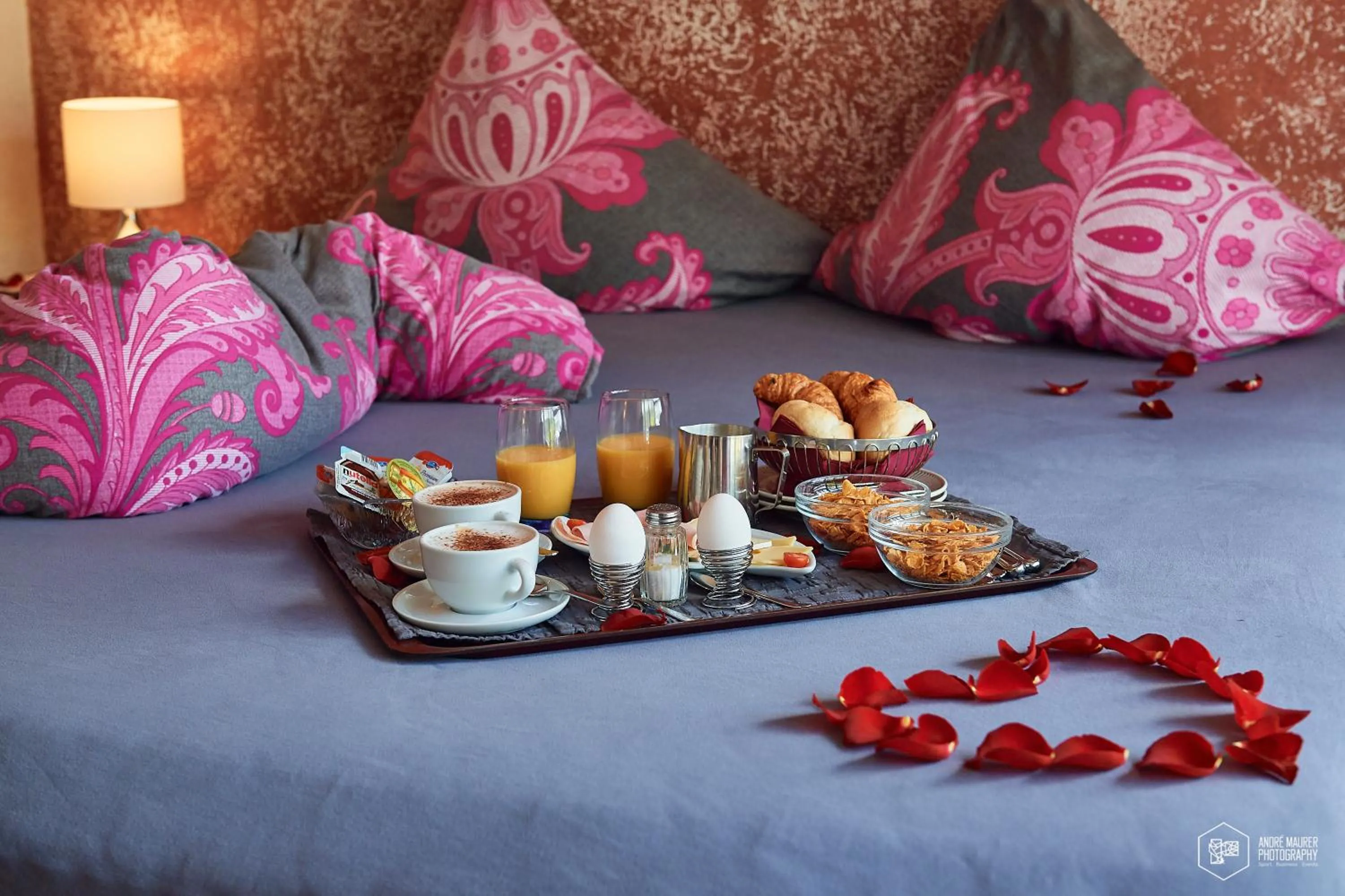 Breakfast, Bed in Chalet Hotel Adler