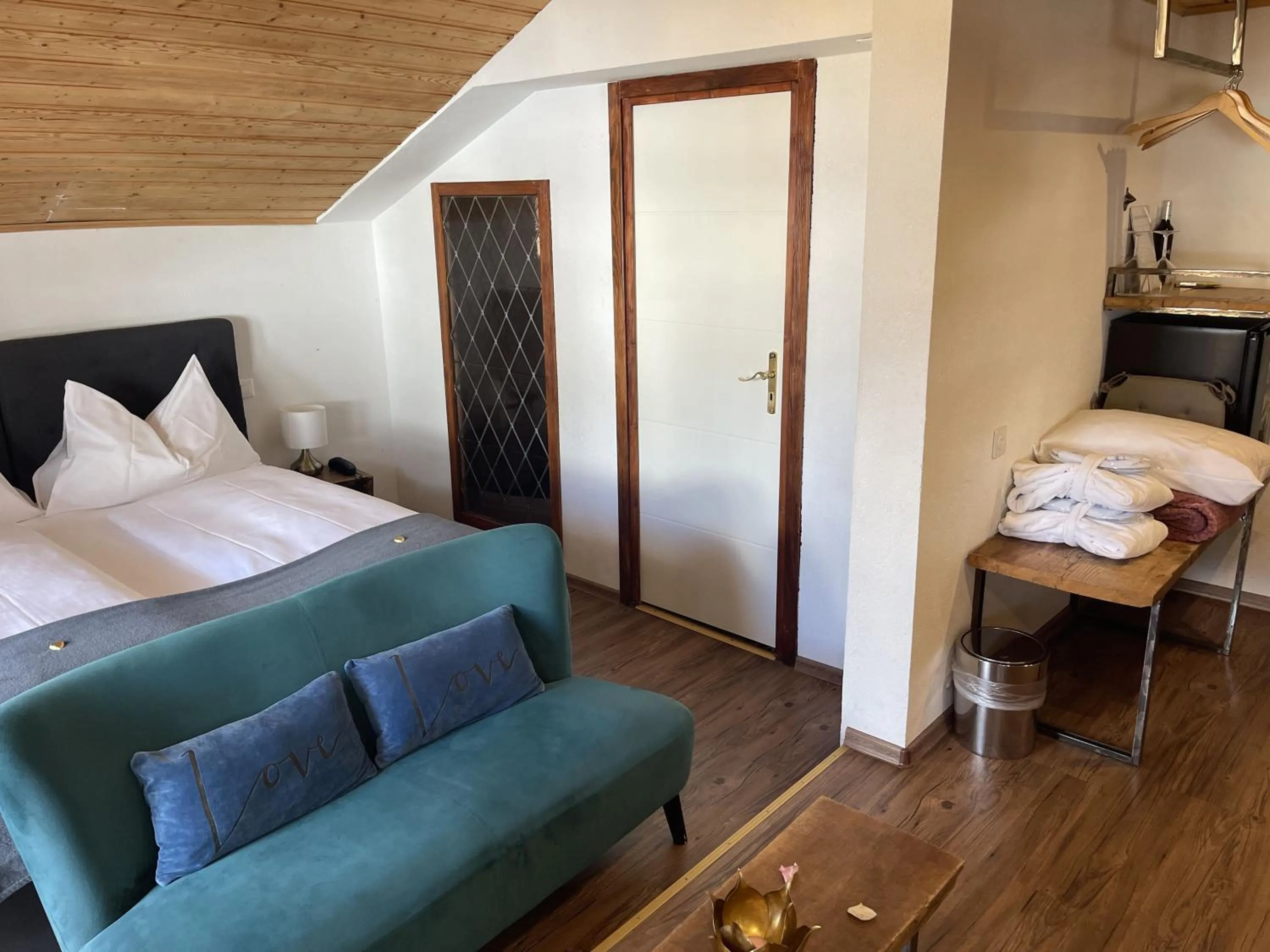 Photo of the whole room, Bed in Chalet Hotel Adler
