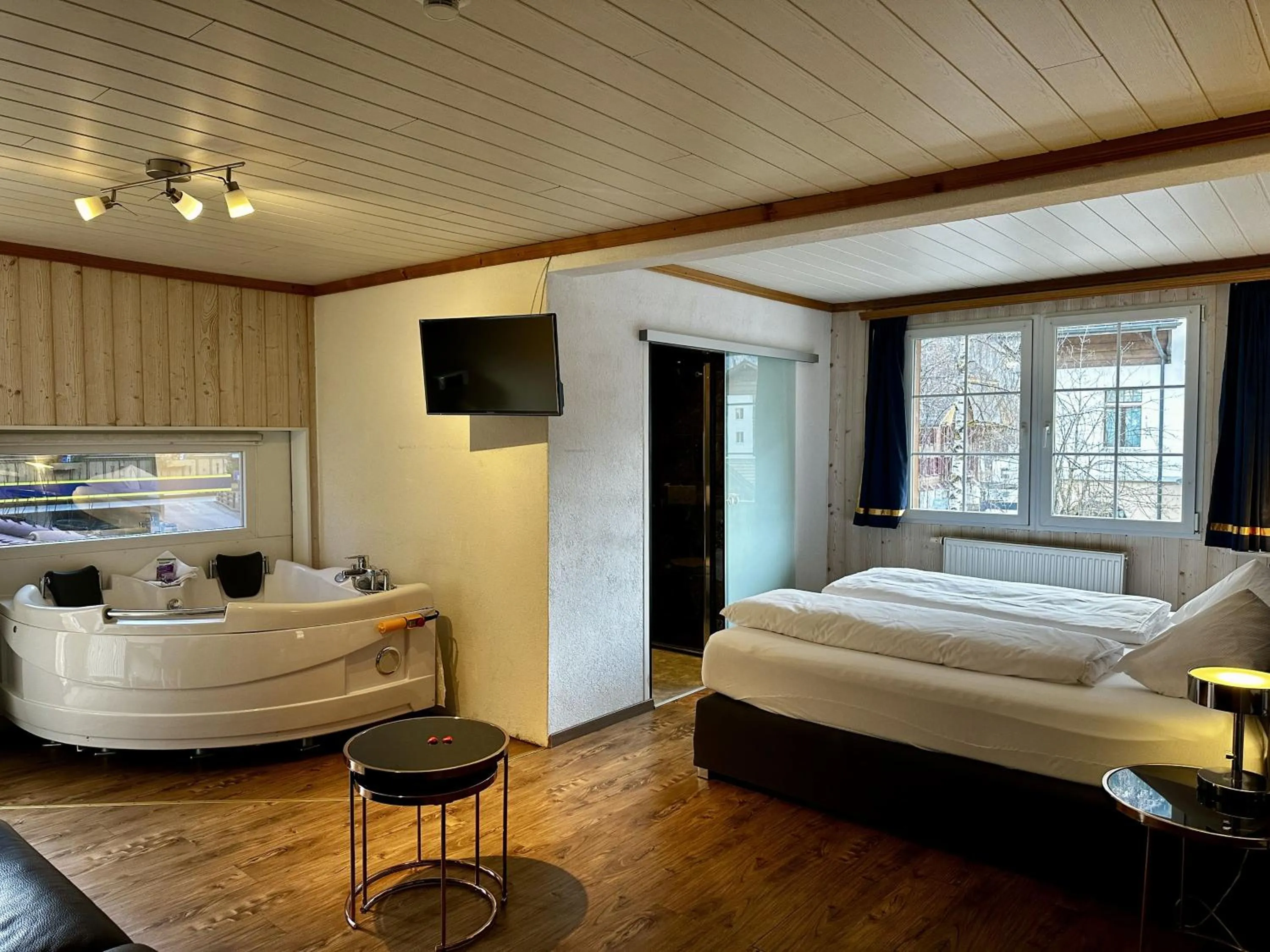 Photo of the whole room, Bed in Chalet Hotel Adler