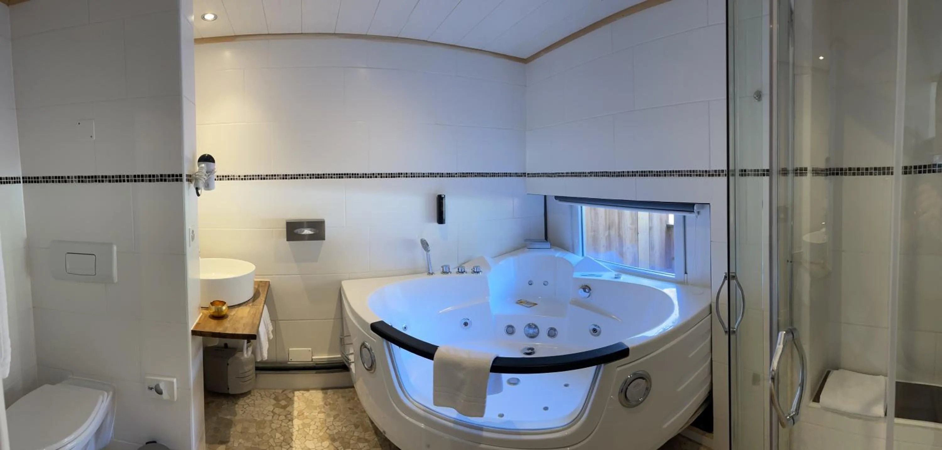 Hot Tub in Chalet Hotel Adler
