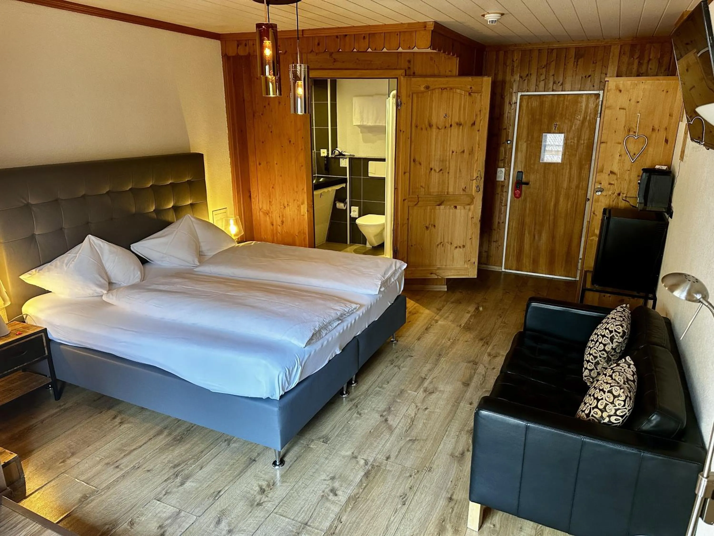 Living room, Bed in Chalet Hotel Adler