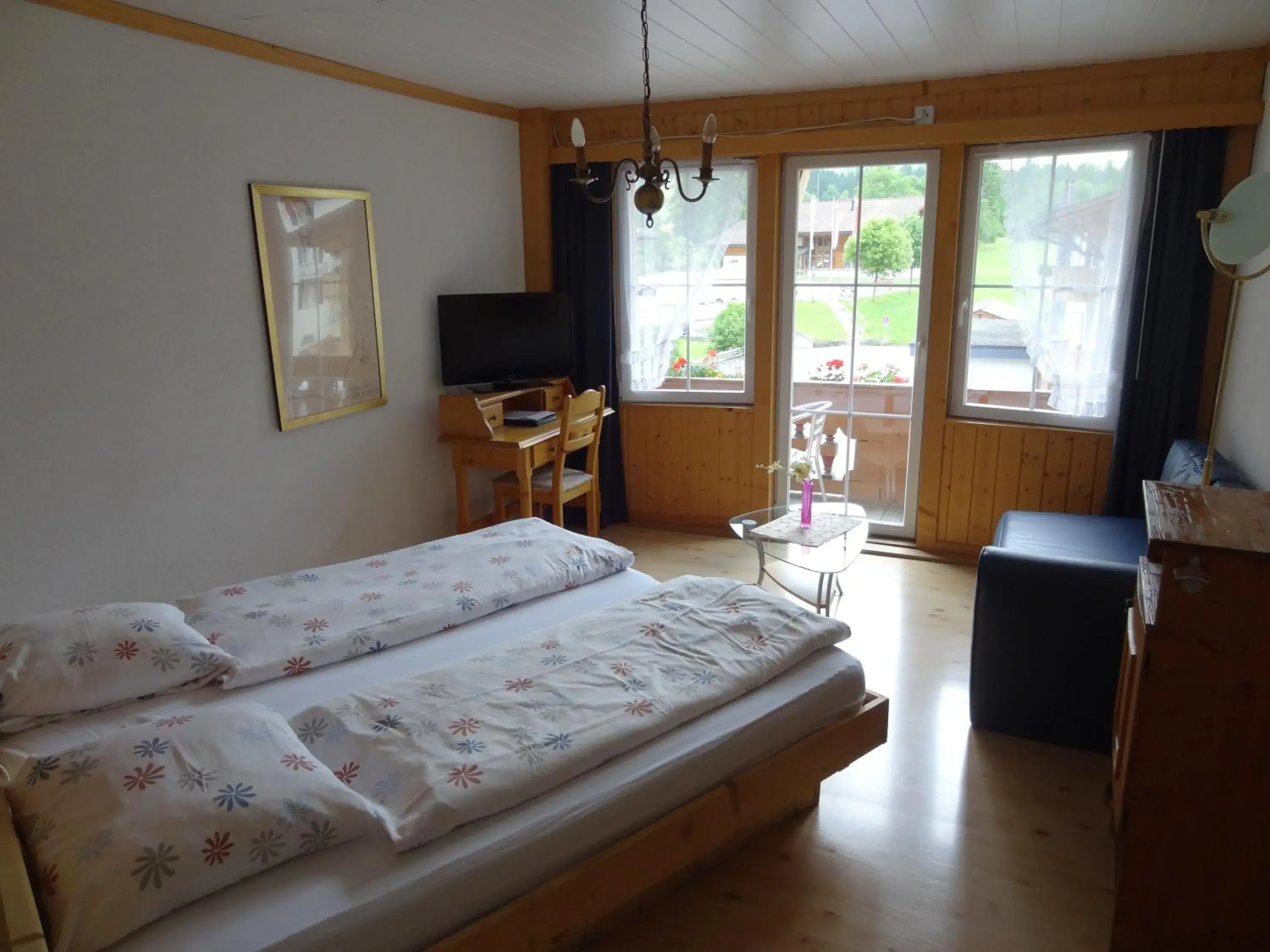Double Room in Chalet Hotel Adler Double Room in Chalet Hotel Adler