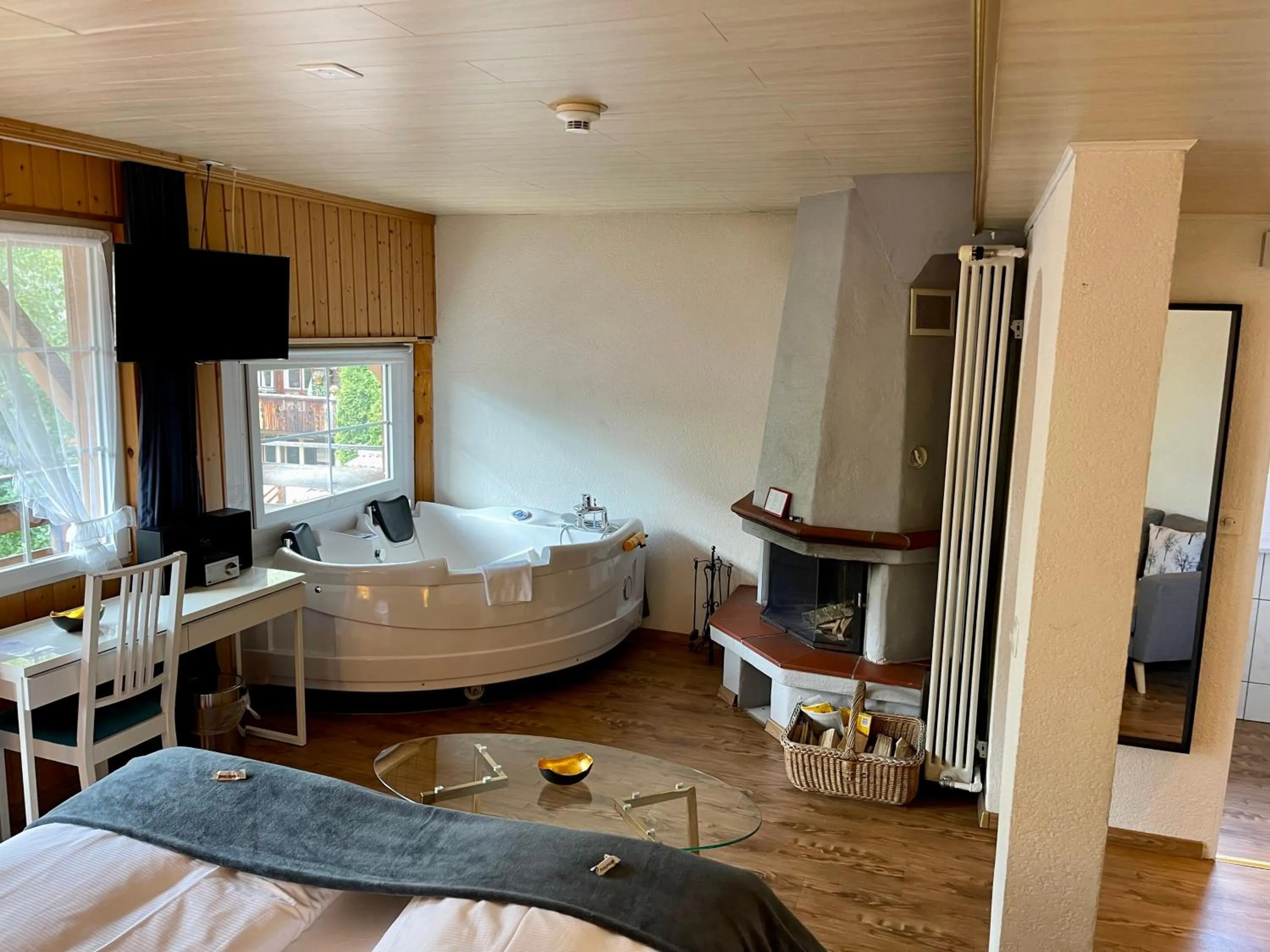 Photo of the whole room, Bed in Chalet Hotel Adler