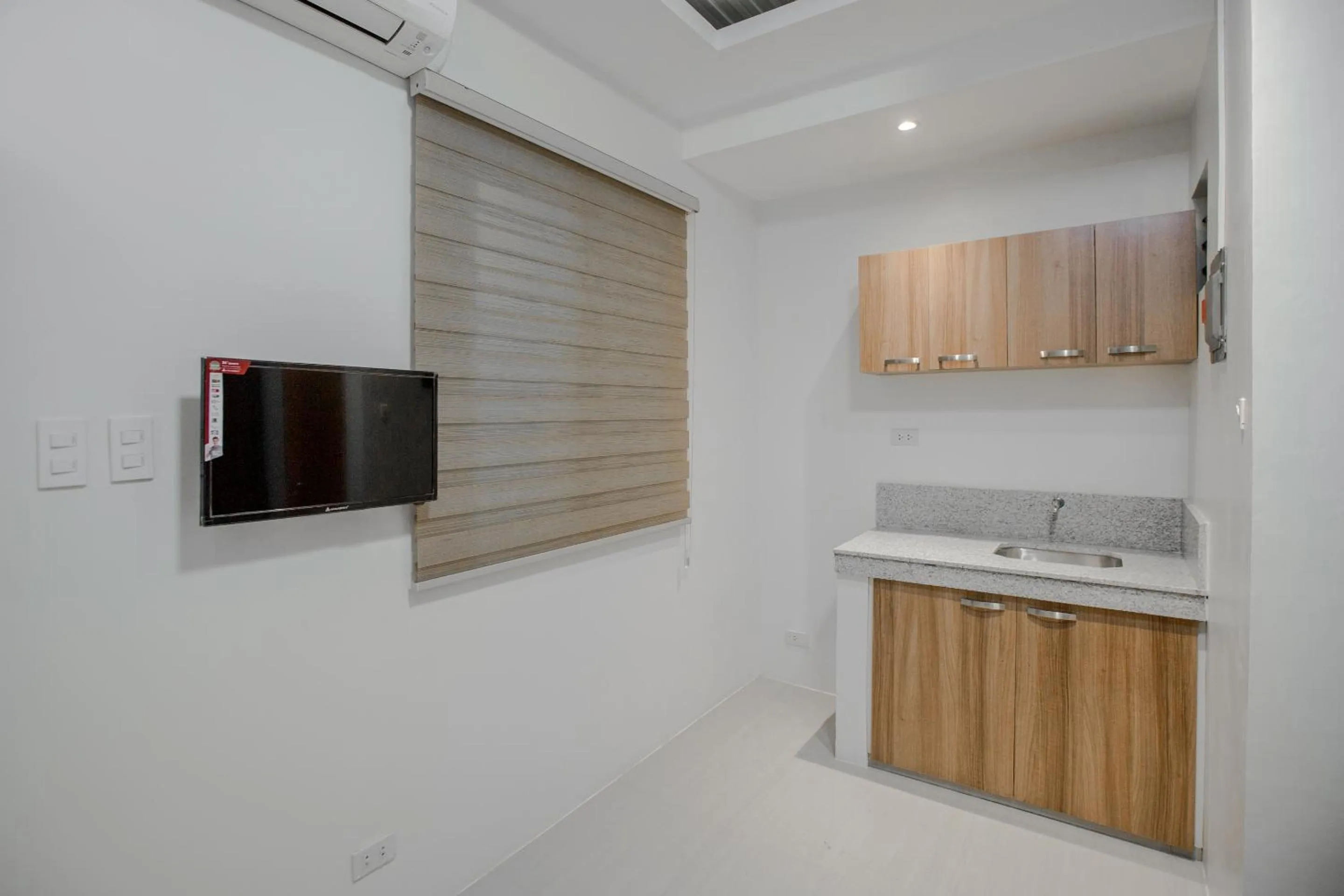 Bedroom in OYO 605 The Quarters