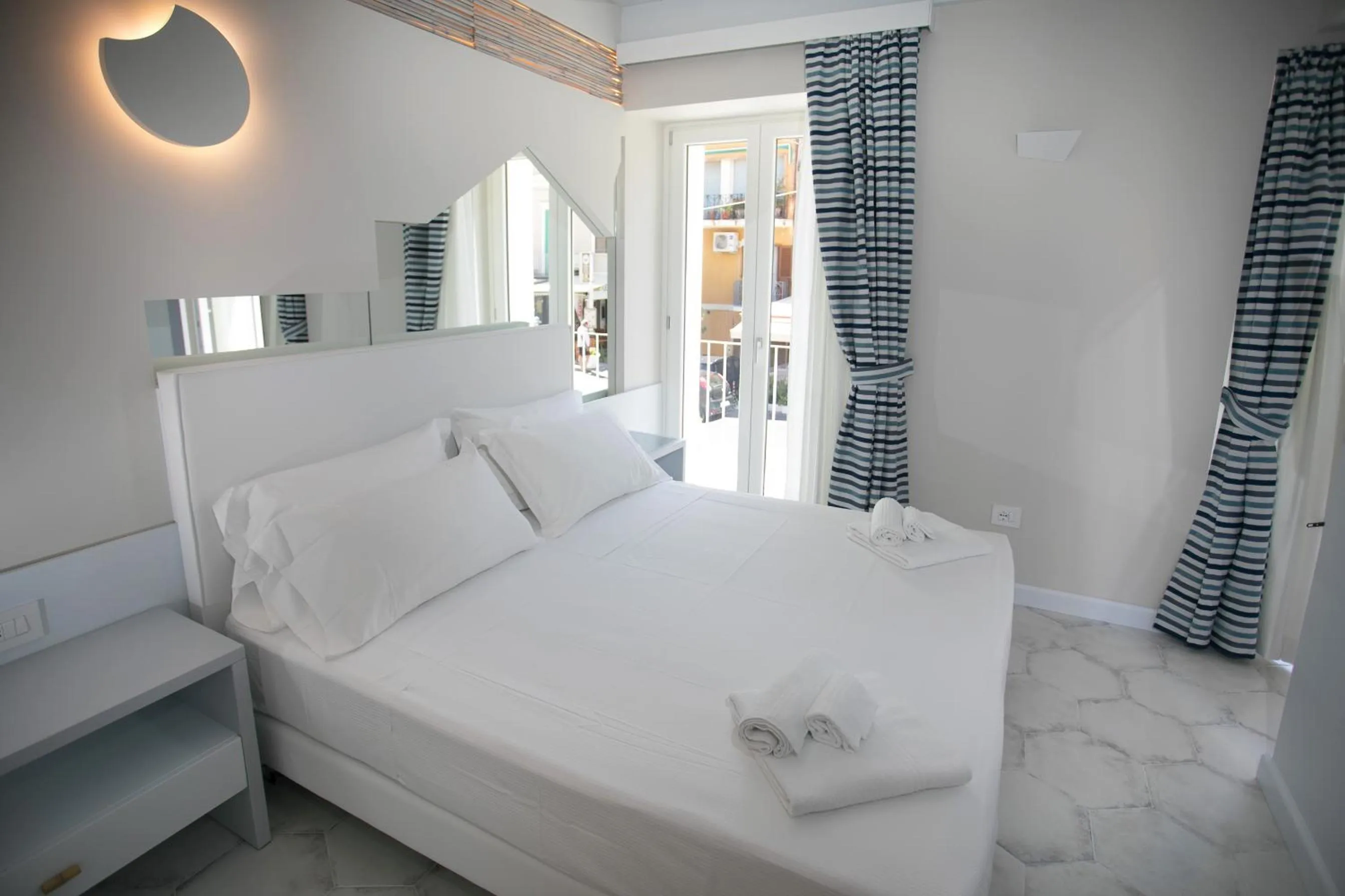 View (from property/room), Bed in Franco's House Tropea