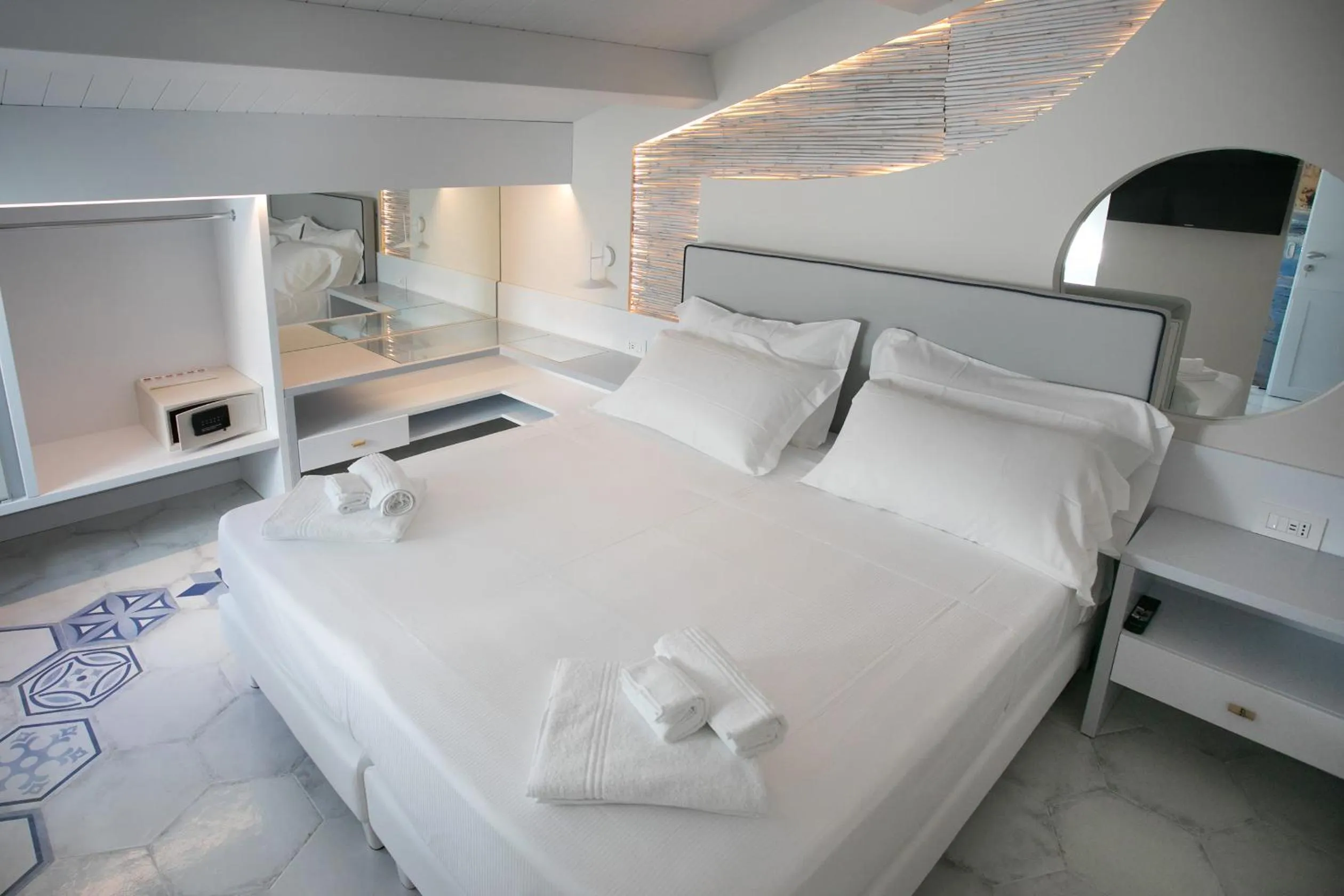 Photo of the whole room, Bed in Franco's House Tropea