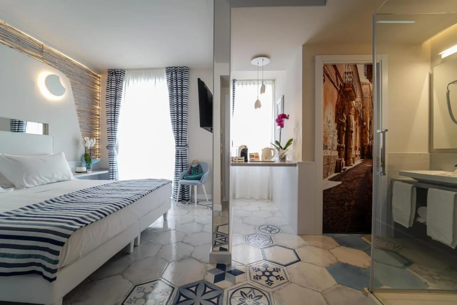 Bathroom, Bed in Franco's House Tropea