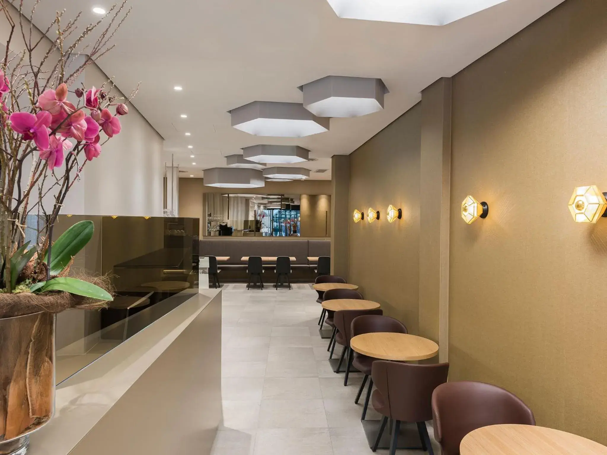 Restaurant/places to eat in Hotel Savoy Restaurant/places to eat in Hotel Savoy