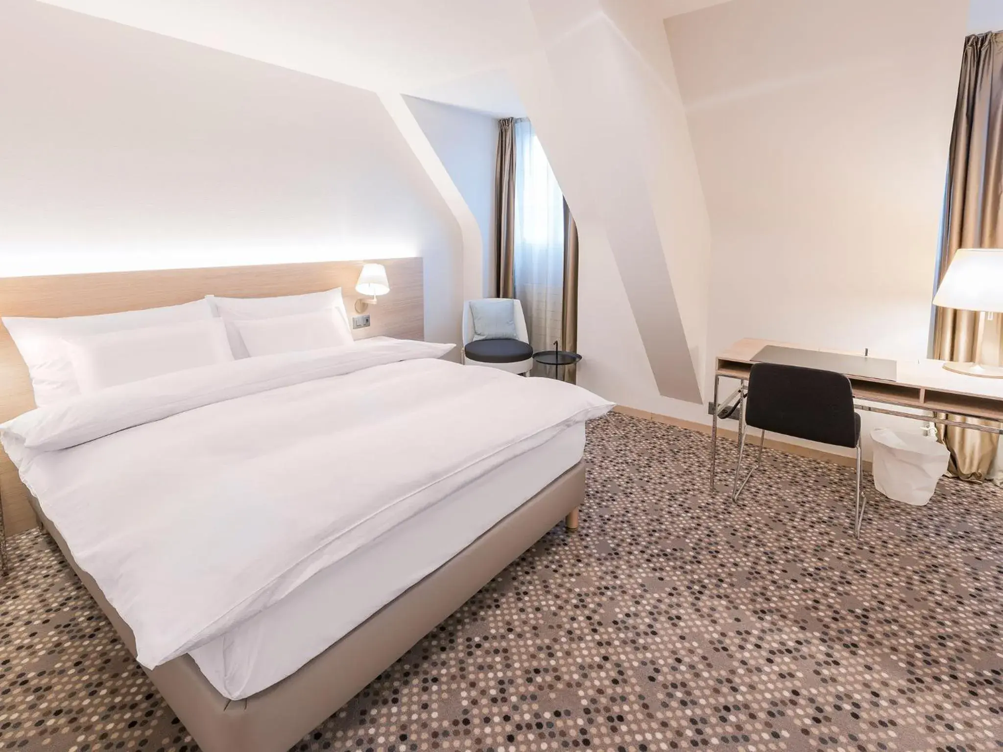 Bedroom, Bed in Hotel Savoy Bedroom, Bed in Hotel Savoy