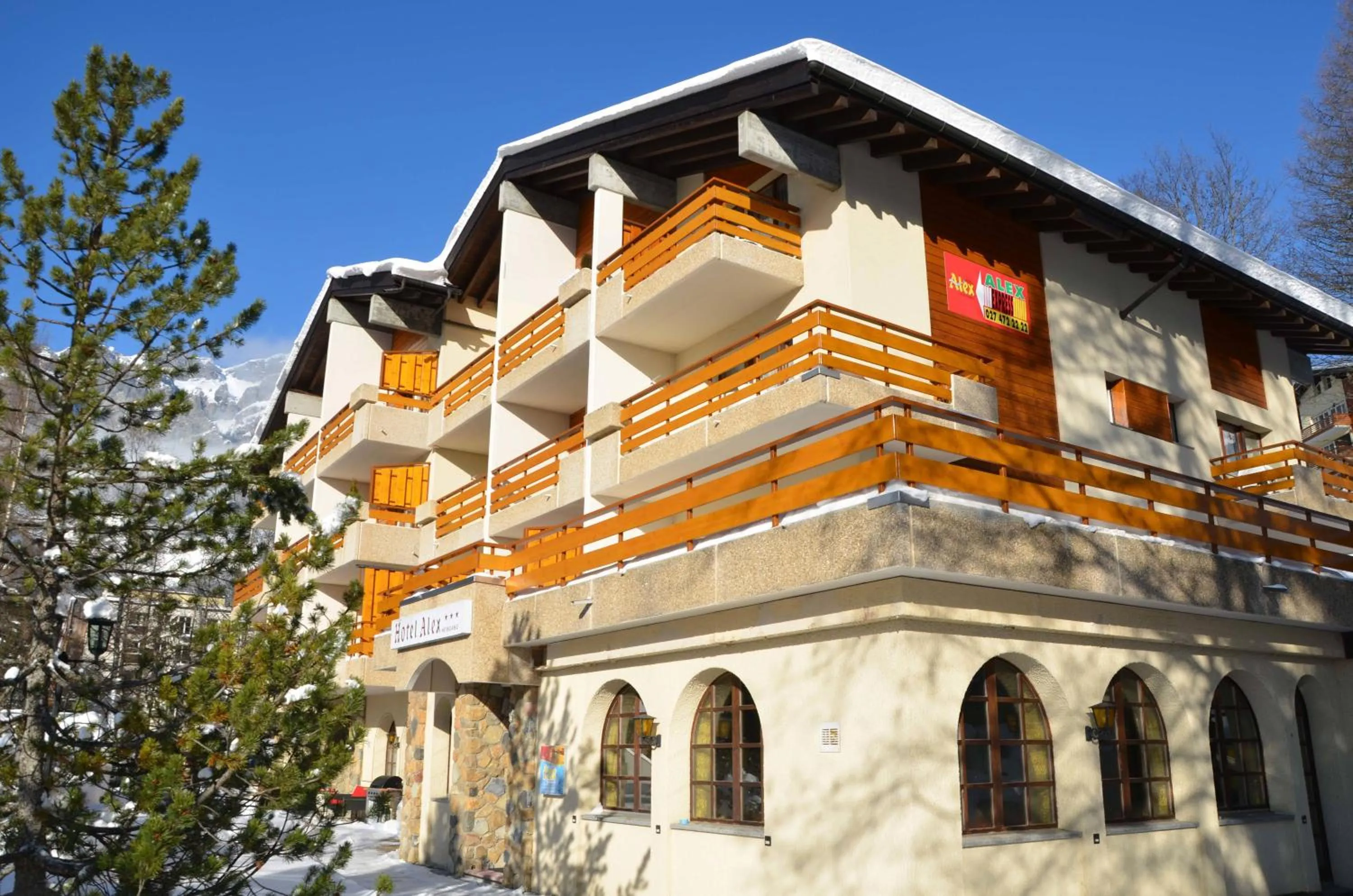 Facade/entrance in Hotel Alex