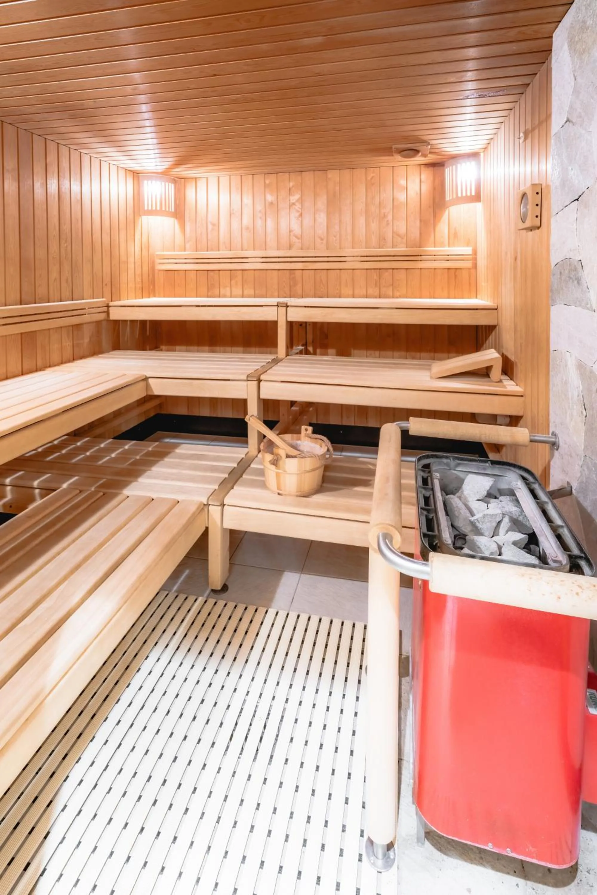 Swimming pool in Hotel Alex