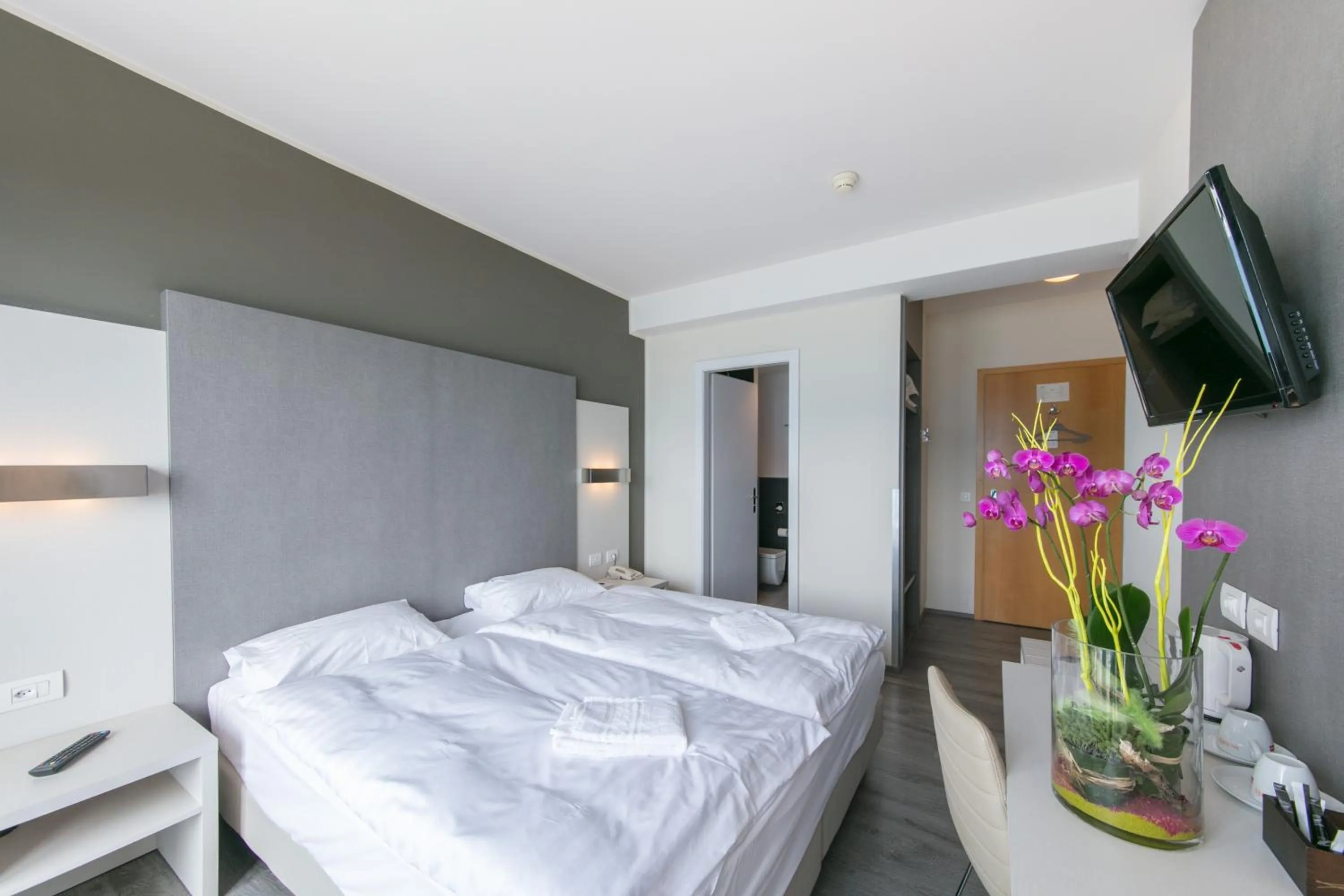 Bed in Hôtel Prealpina