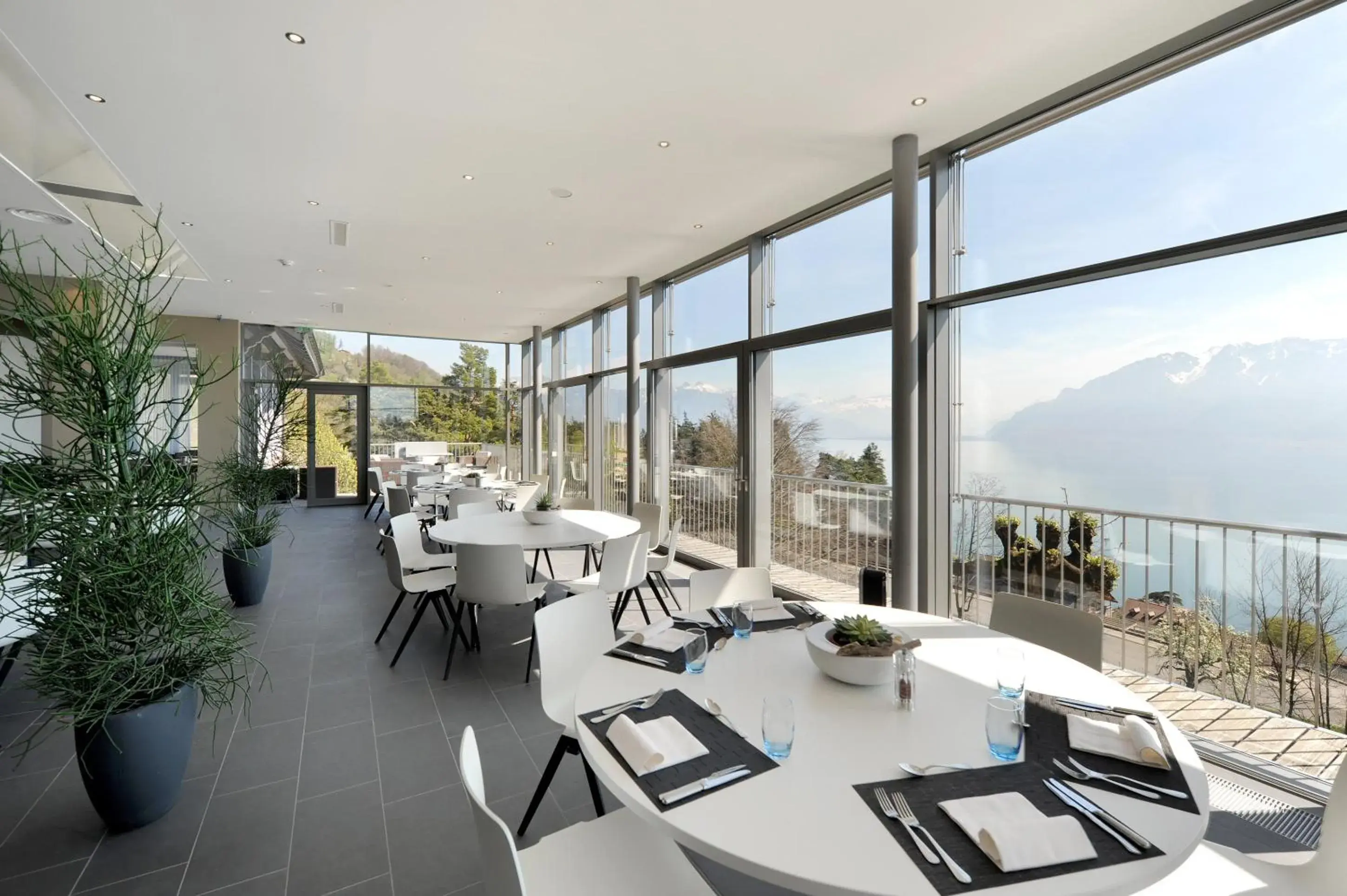 Restaurant/places to eat in Hôtel Prealpina Restaurant/places to eat in Hôtel Prealpina