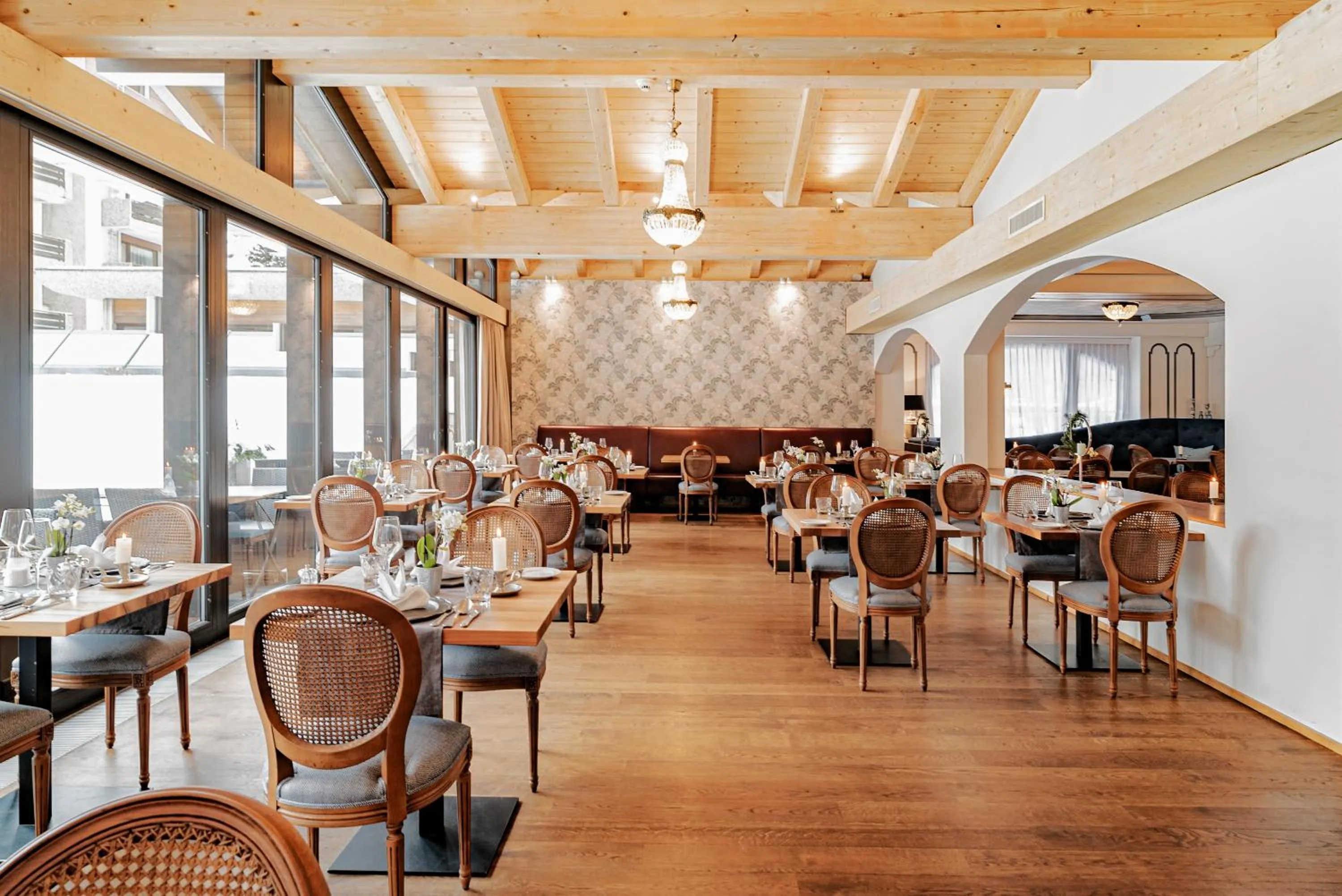 Restaurant/places to eat in Le Mirabeau Resort & Spa