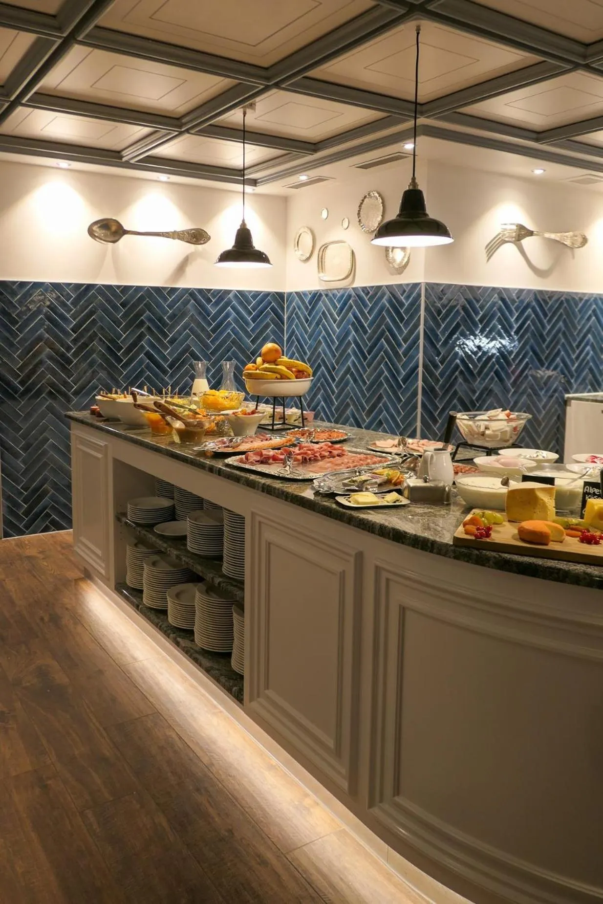 Restaurant/places to eat in Le Mirabeau Resort & Spa