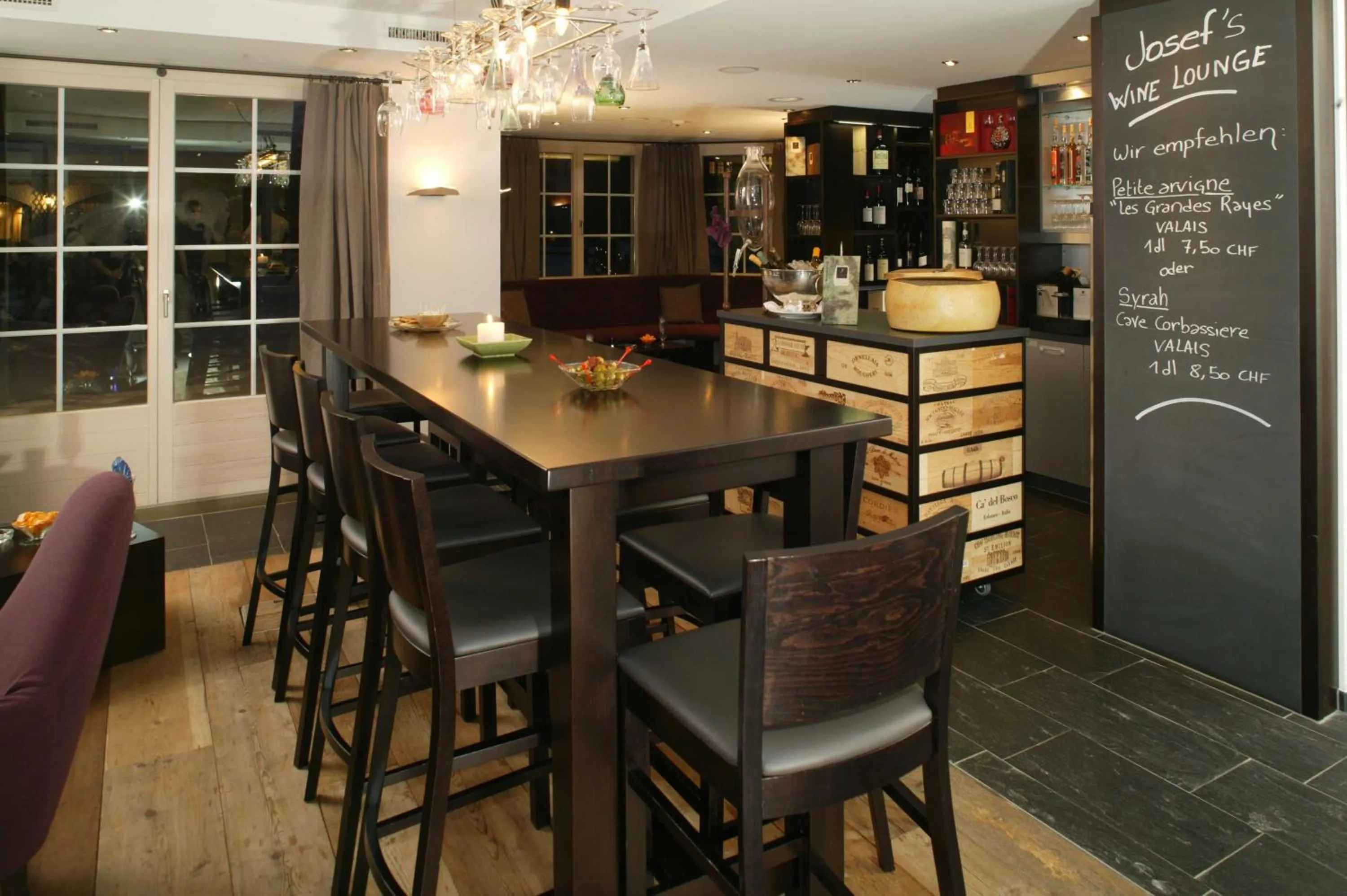 Lounge or bar in Le Mirabeau Resort & Spa