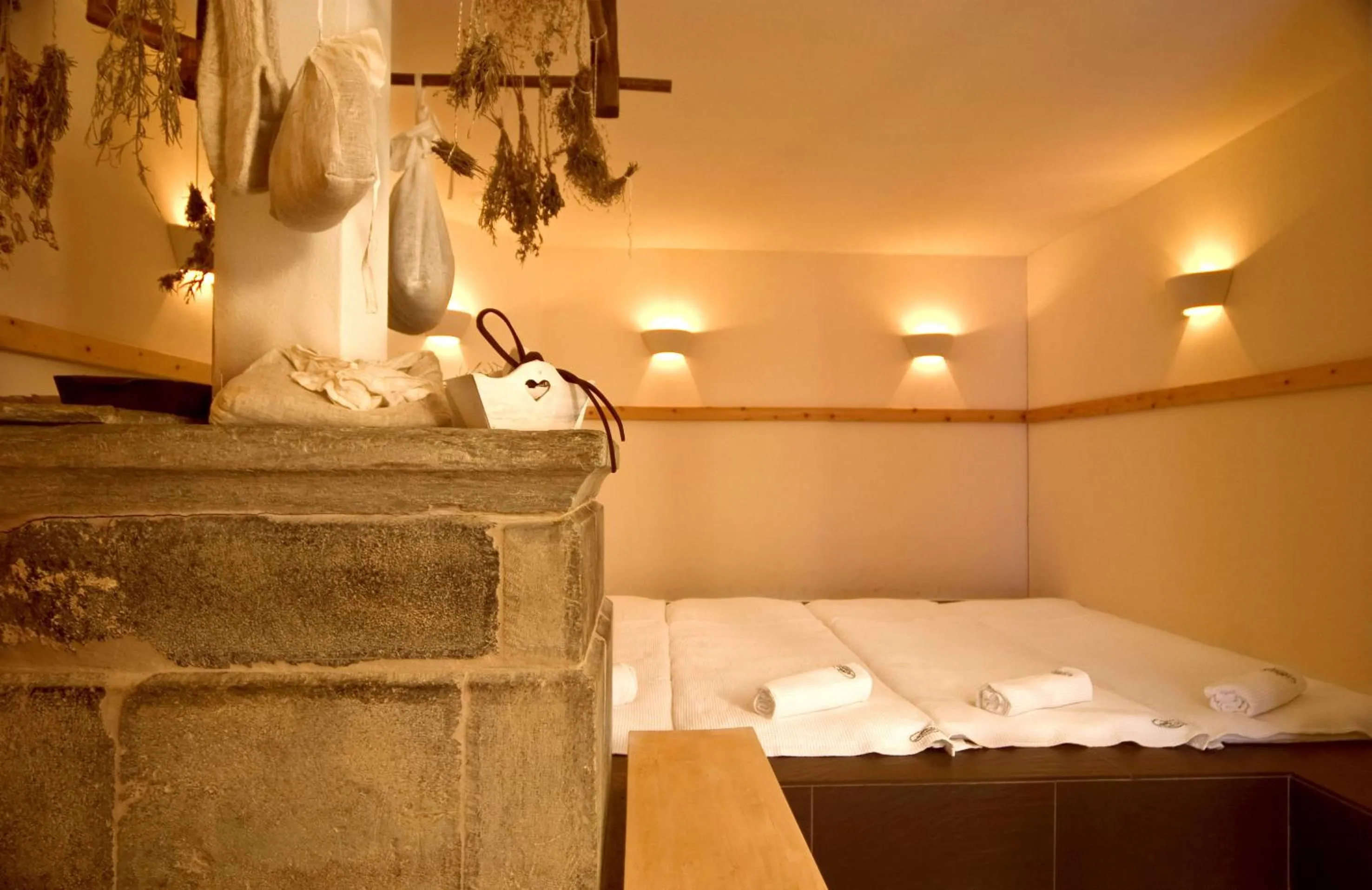 Sauna, Bed in Le Mirabeau Resort & Spa