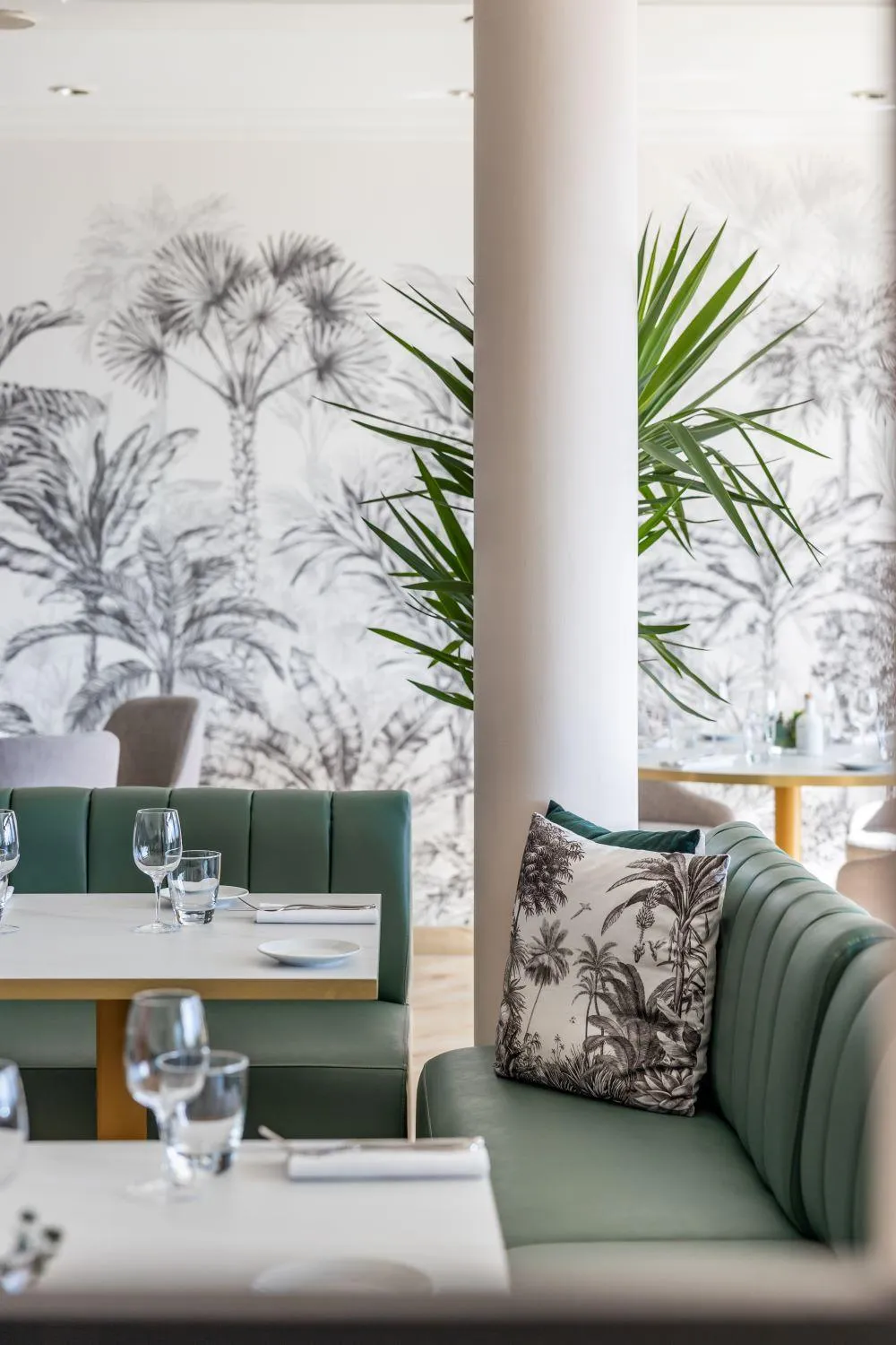 Restaurant/places to eat in Royal Plaza Montreux