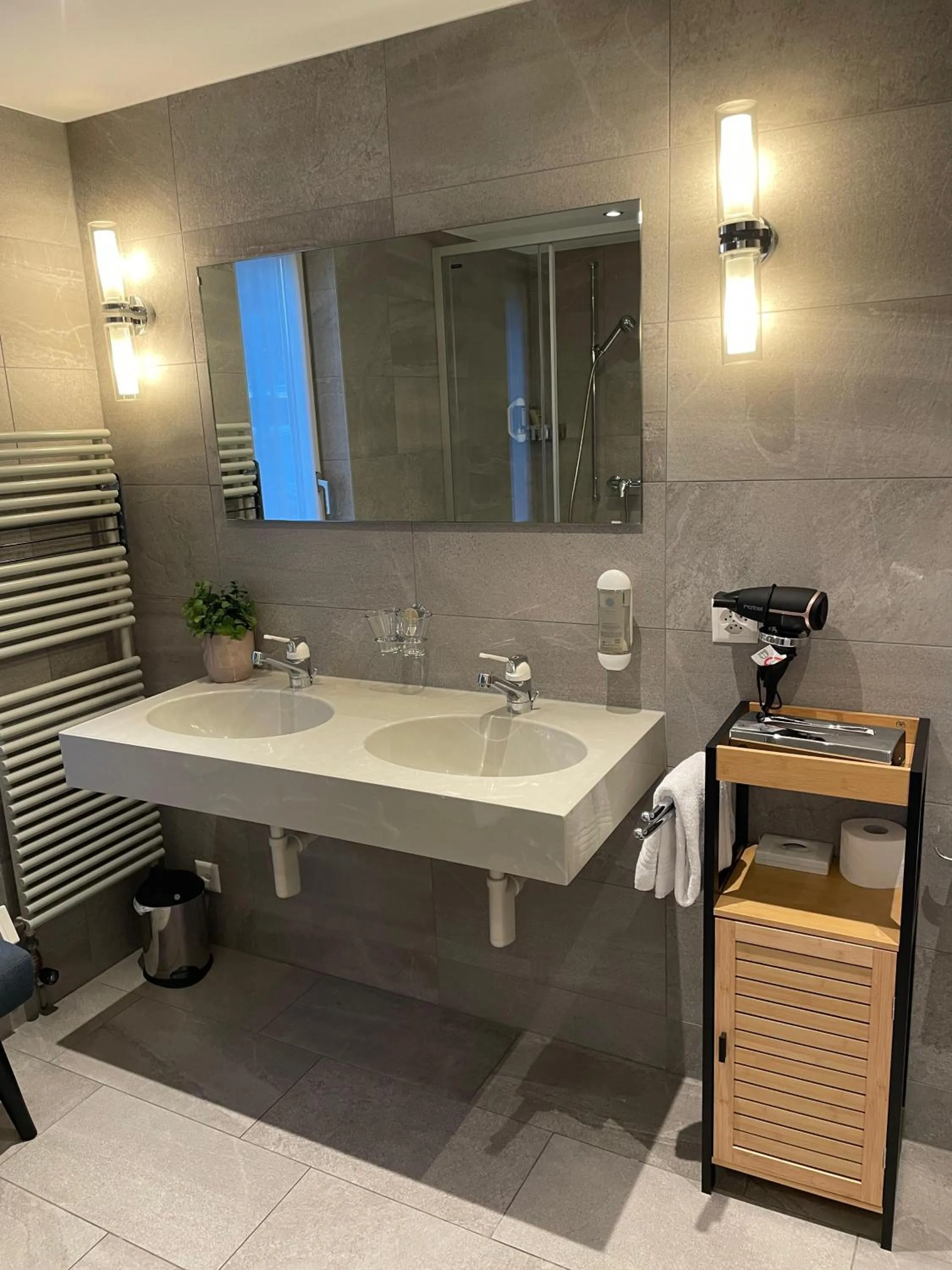 Bathroom in Hotel Europe Brig