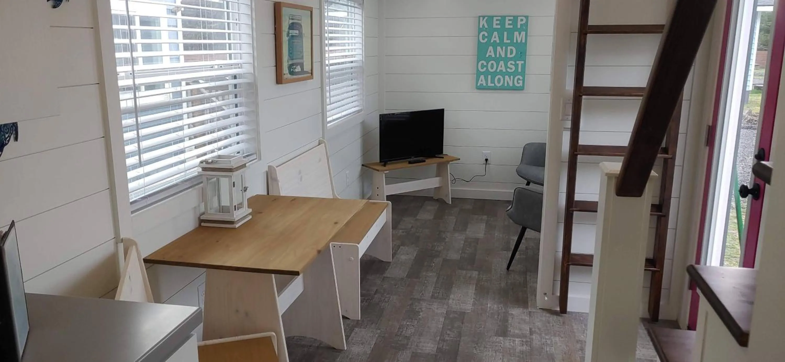 Dining area in Pacific Dunes Resort