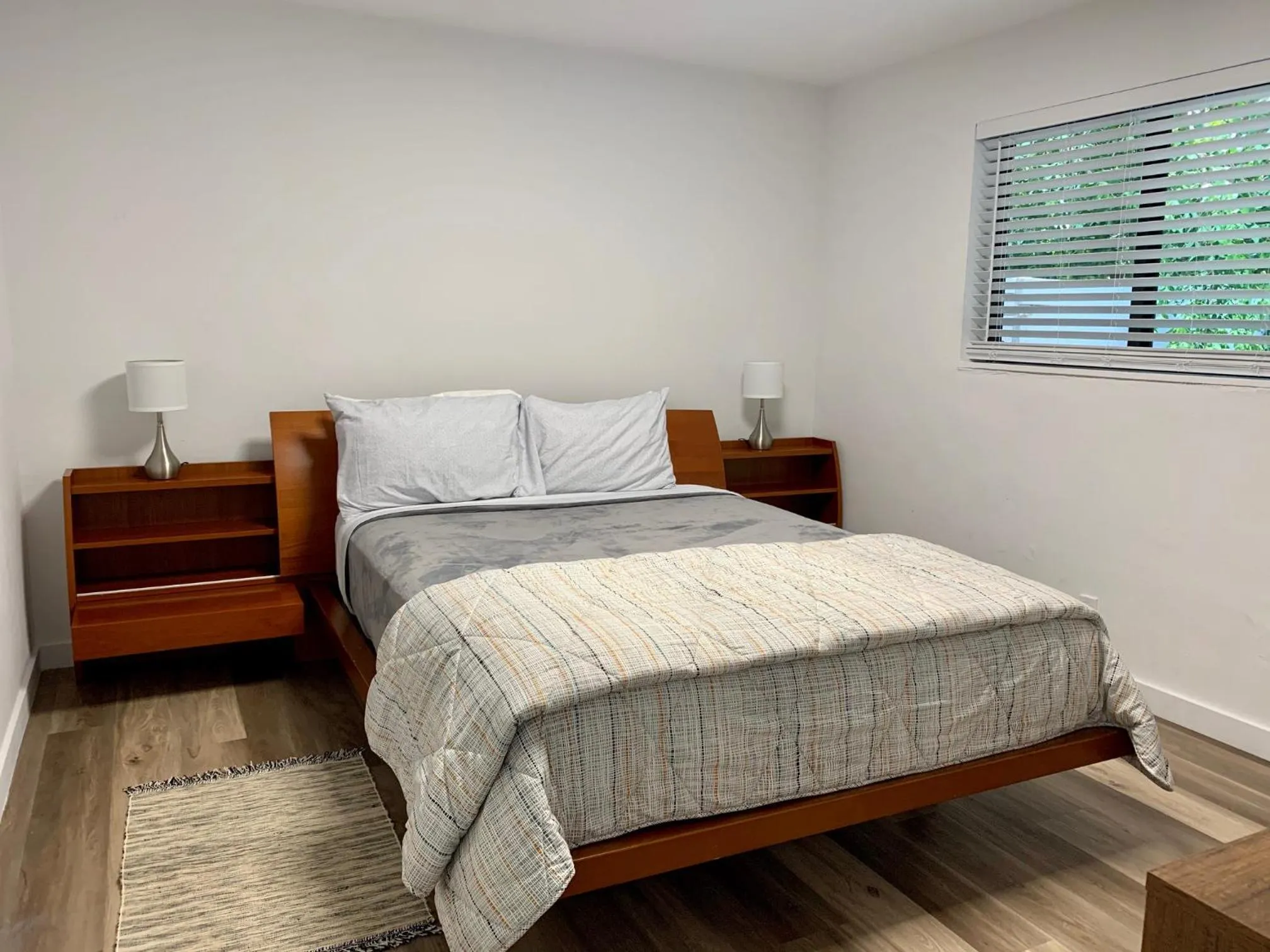 Bedroom, Bed in Harbourside Flats